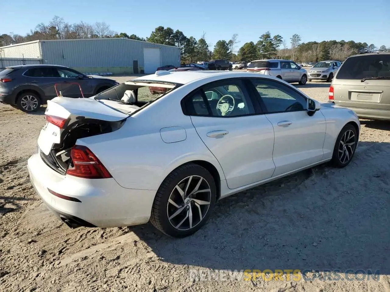 3 Photograph of a damaged car 7JR102FK8LG037609 VOLVO S60 2020