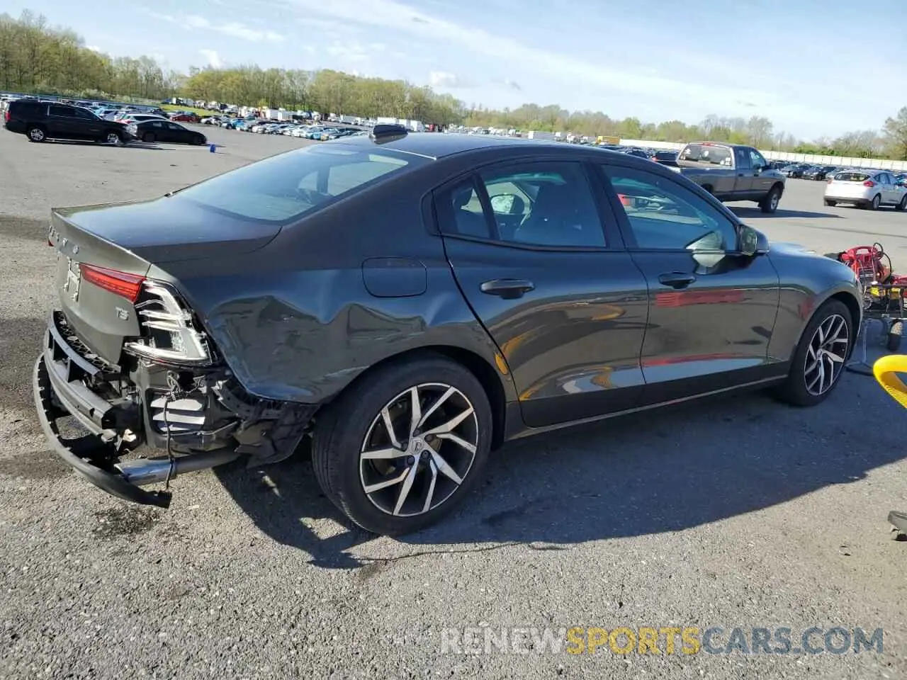 3 Photograph of a damaged car 7JR102FK8LG045144 VOLVO S60 2020