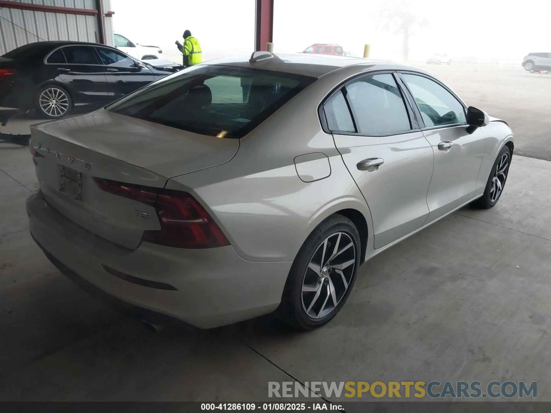 4 Photograph of a damaged car 7JR102FK8LG066432 VOLVO S60 2020