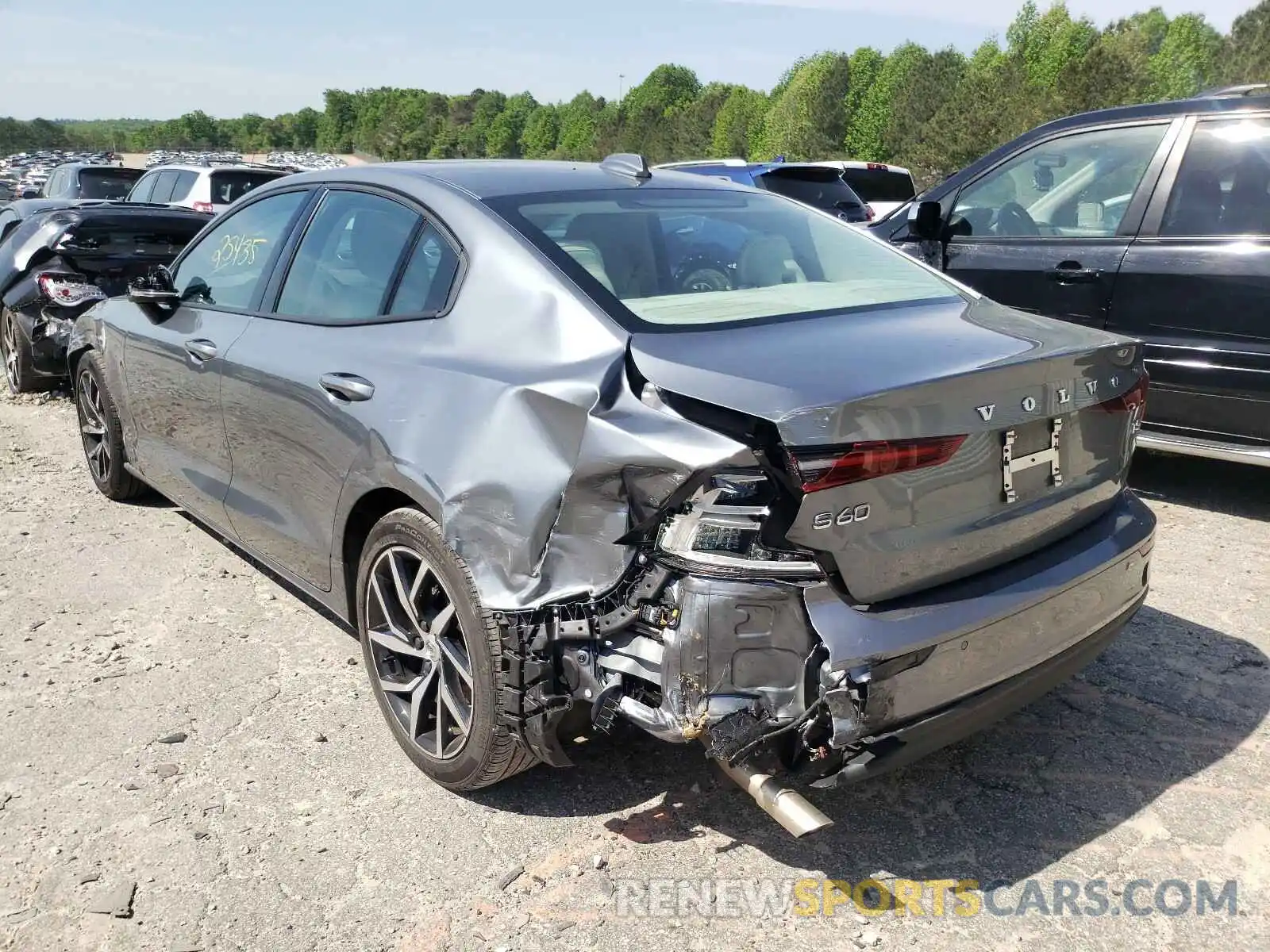 3 Photograph of a damaged car 7JR102FK9LG038123 VOLVO S60 2020