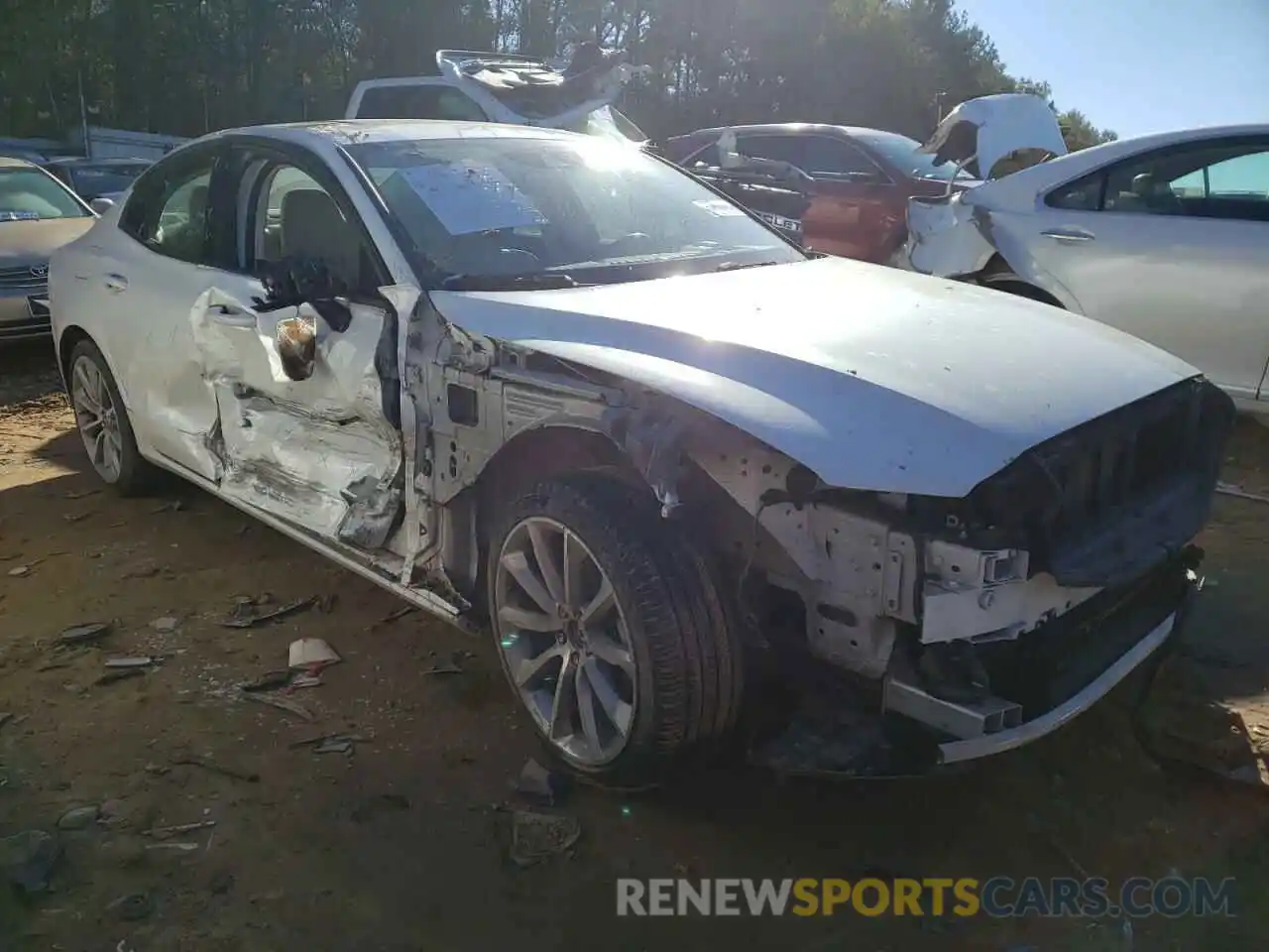 4 Photograph of a damaged car 7JR102FK9LG051955 VOLVO S60 2020