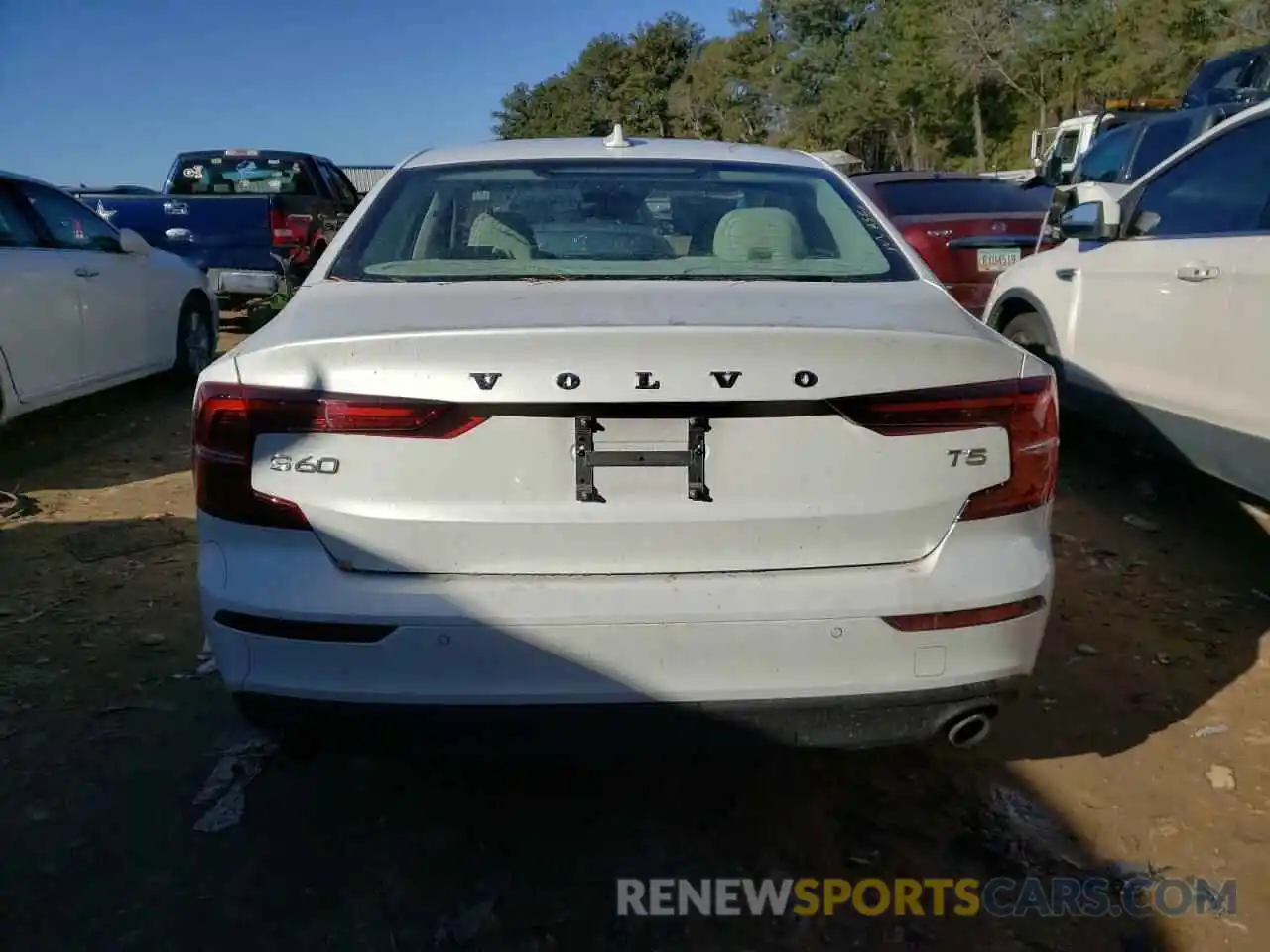 6 Photograph of a damaged car 7JR102FK9LG051955 VOLVO S60 2020