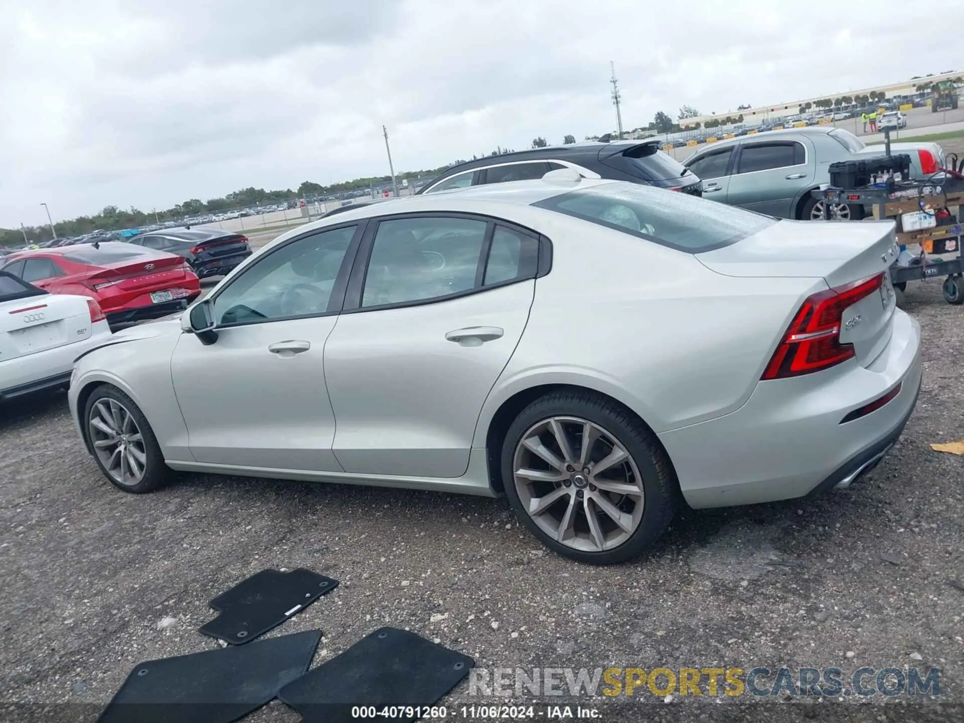 14 Photograph of a damaged car 7JR102FK9LG063765 VOLVO S60 2020