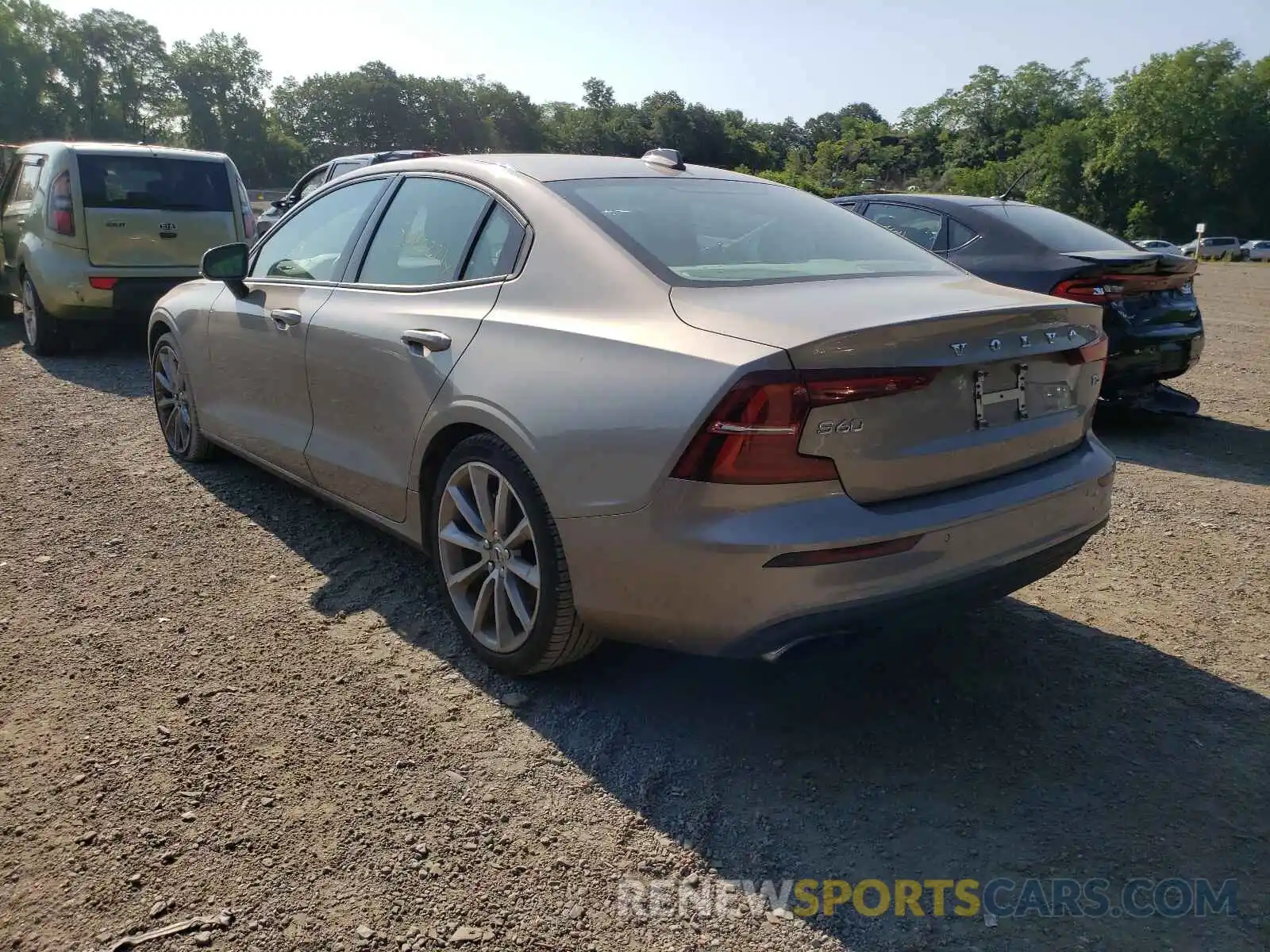 3 Photograph of a damaged car 7JR102FKXLG047574 VOLVO S60 2020