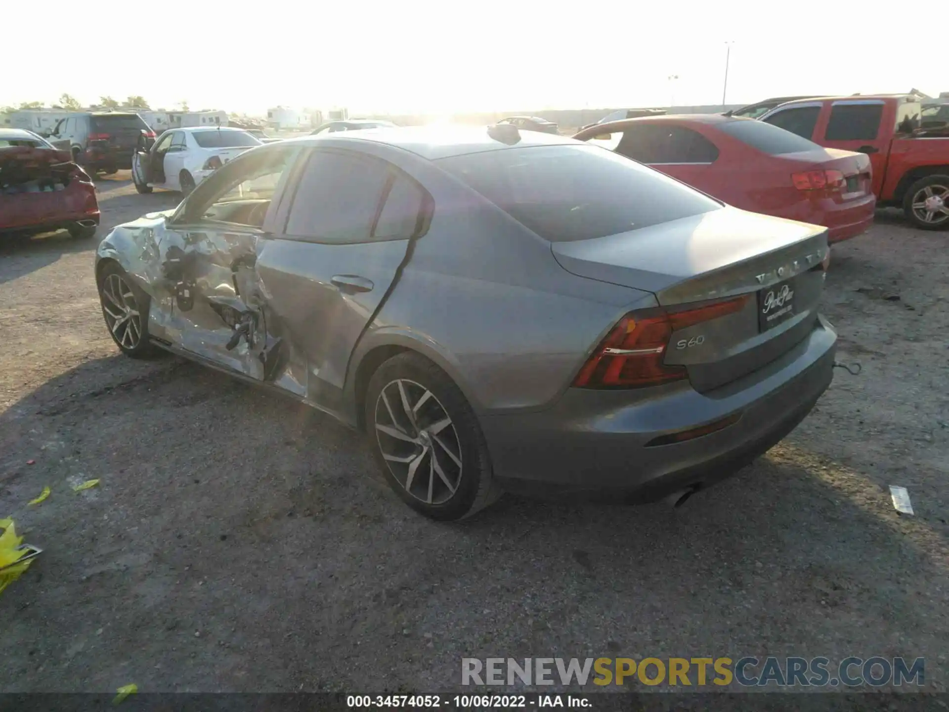 3 Photograph of a damaged car 7JR102FKXLG048059 VOLVO S60 2020