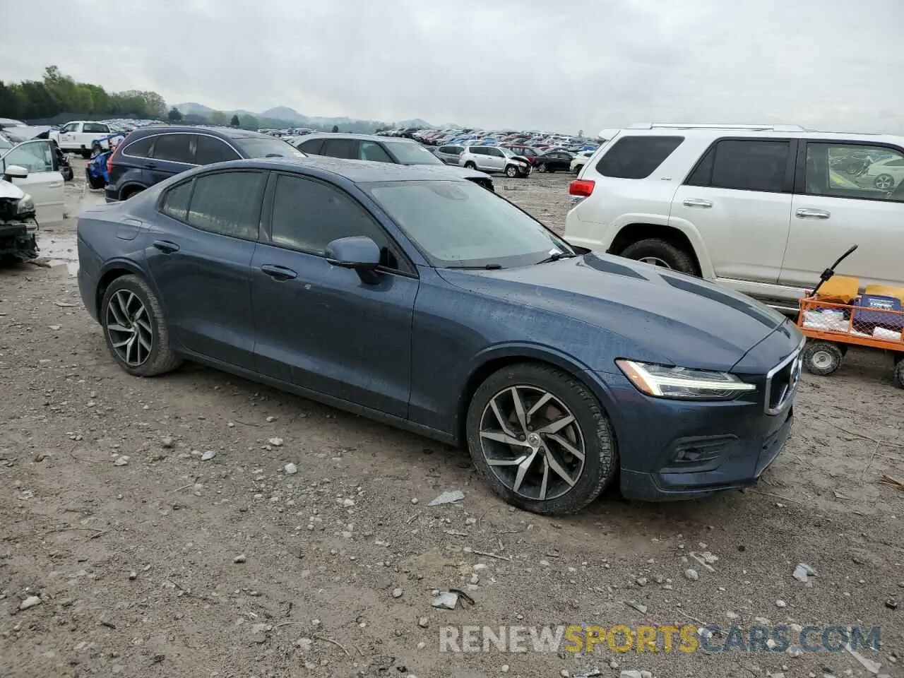4 Photograph of a damaged car 7JR102FKXLG060342 VOLVO S60 2020