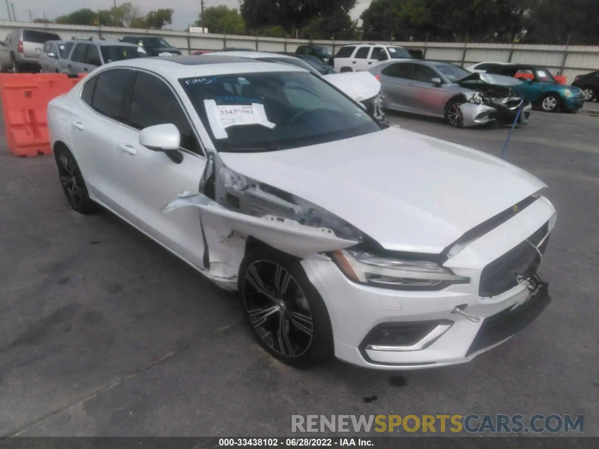 1 Photograph of a damaged car 7JR102FLXLG036518 VOLVO S60 2020