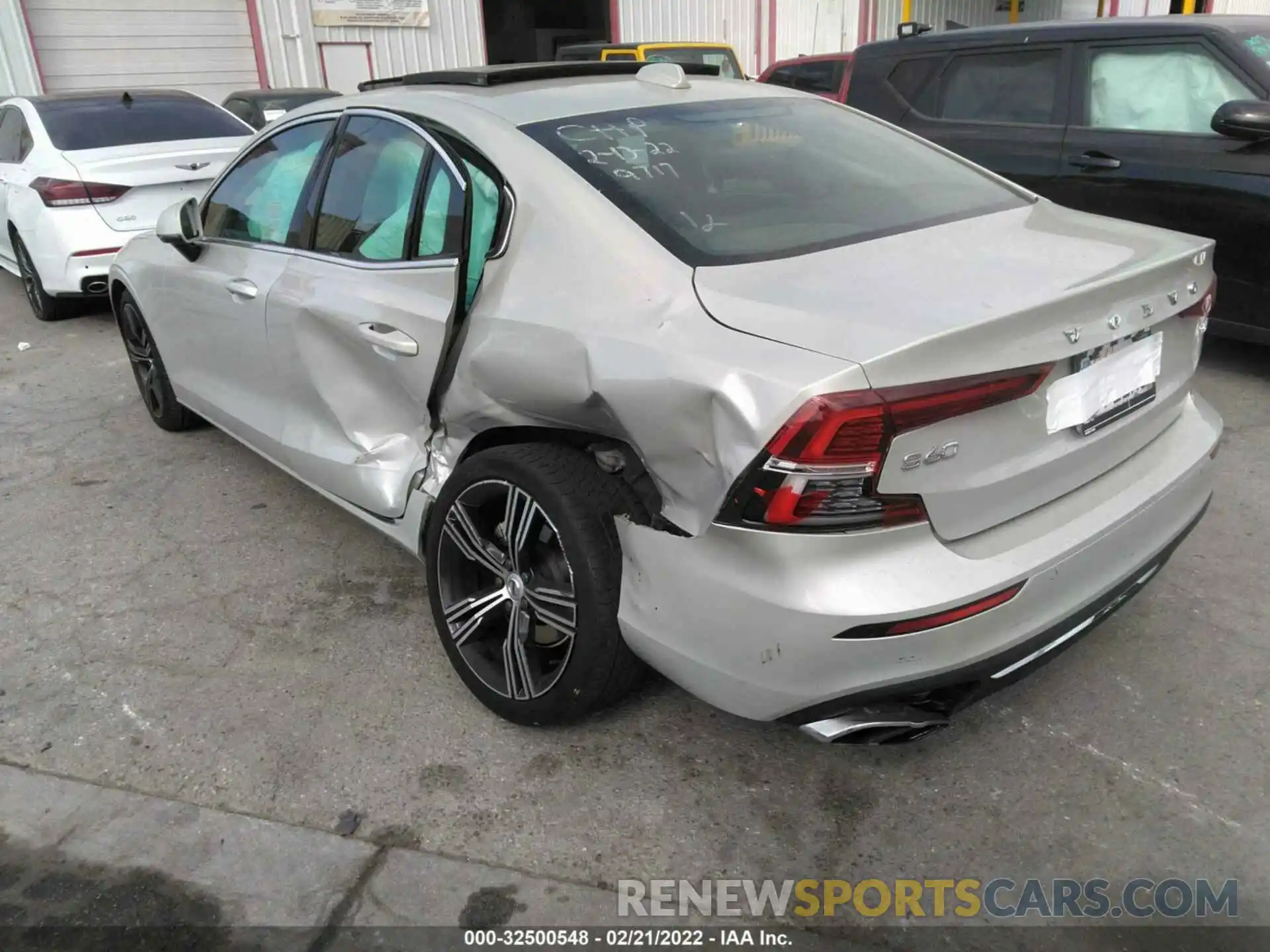 6 Photograph of a damaged car 7JR102FLXLG059717 VOLVO S60 2020