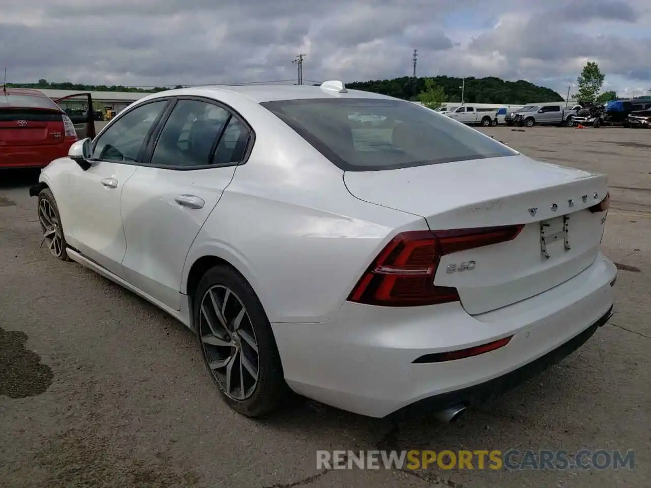 3 Photograph of a damaged car 7JRA22TK0LG033794 VOLVO S60 2020