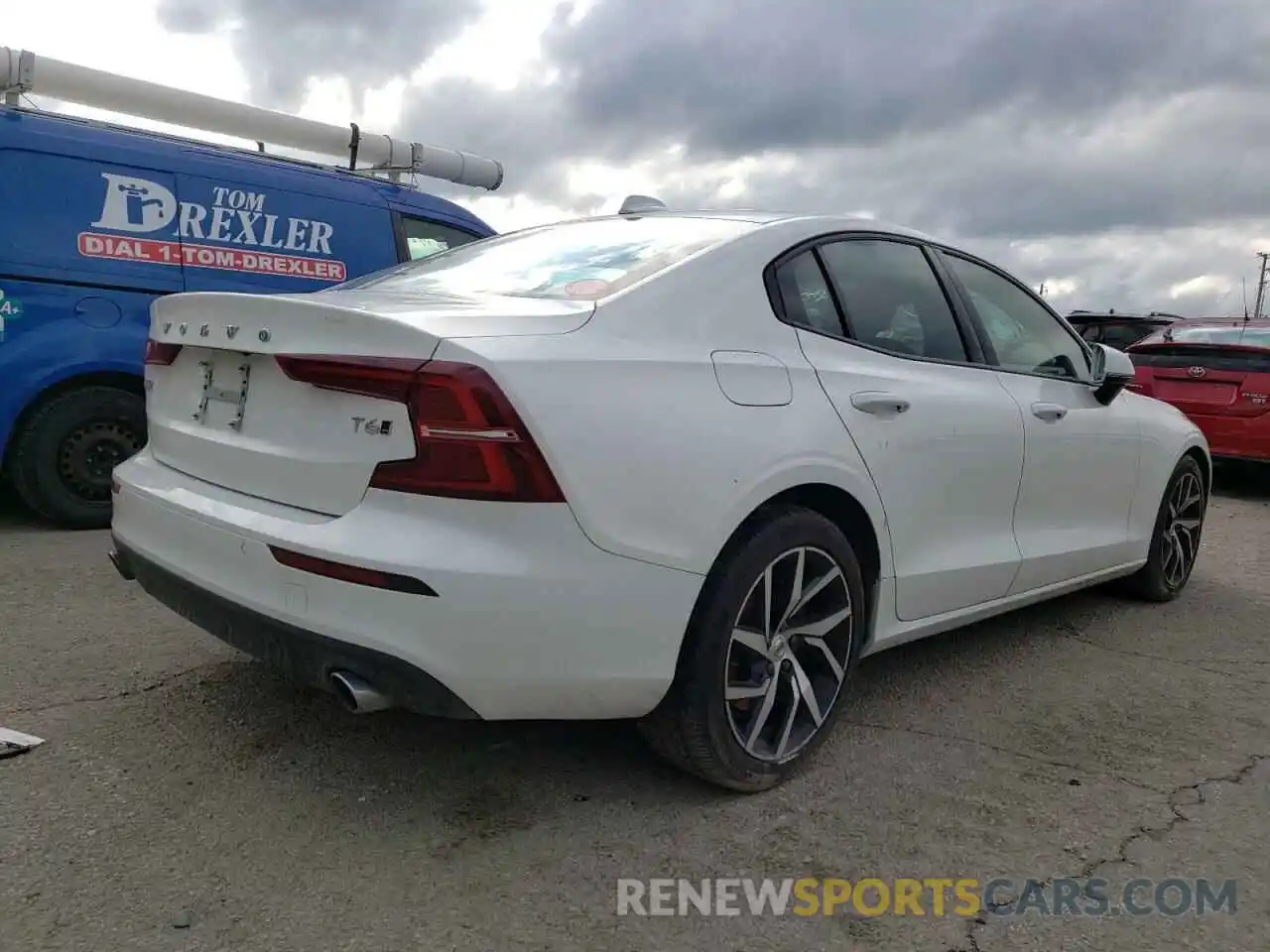 4 Photograph of a damaged car 7JRA22TK0LG033794 VOLVO S60 2020