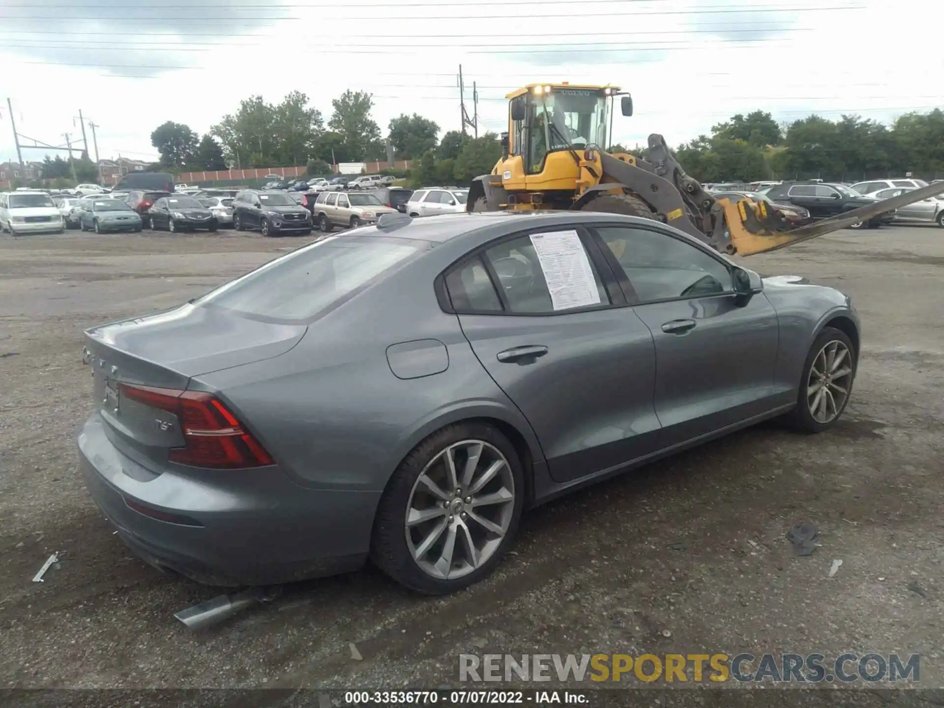 4 Photograph of a damaged car 7JRA22TK0LG064527 VOLVO S60 2020