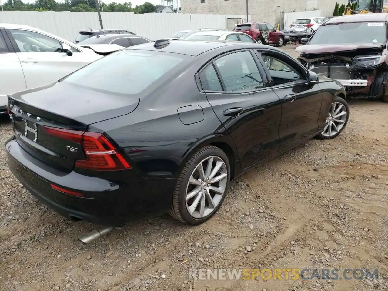 4 Photograph of a damaged car 7JRA22TK1LG043332 VOLVO S60 2020