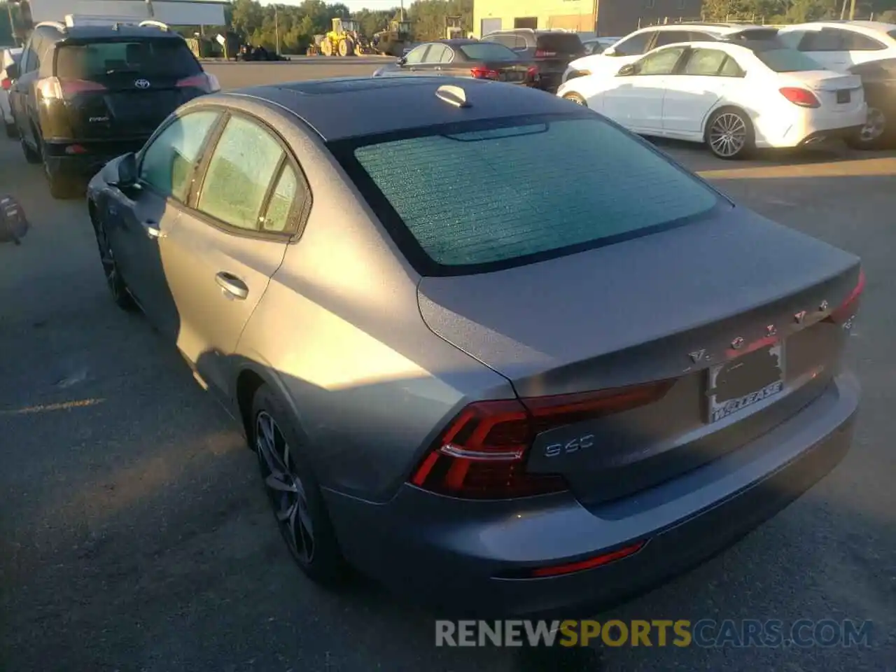 3 Photograph of a damaged car 7JRA22TK1LG060891 VOLVO S60 2020