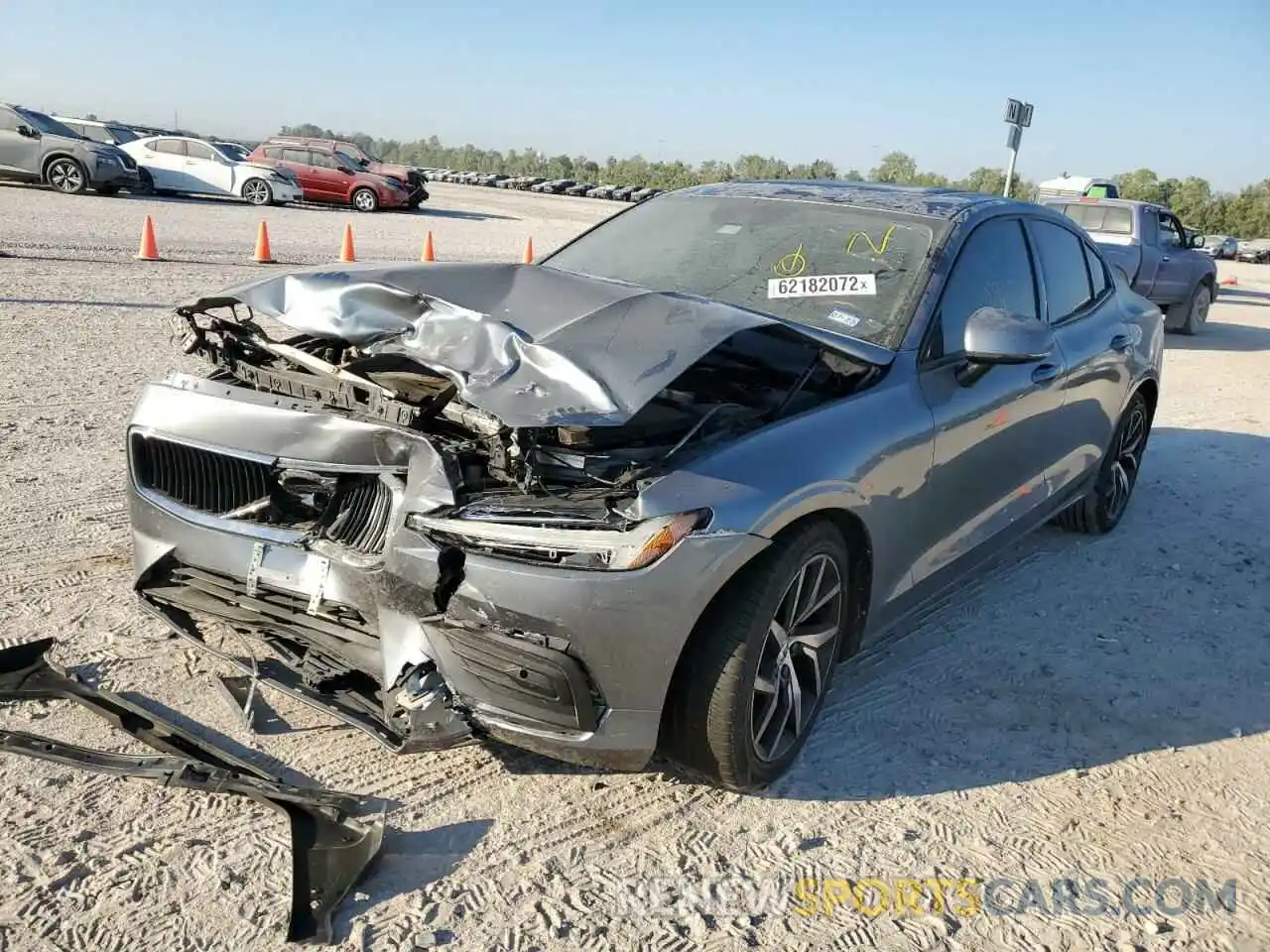 2 Photograph of a damaged car 7JRA22TK1LG062995 VOLVO S60 2020