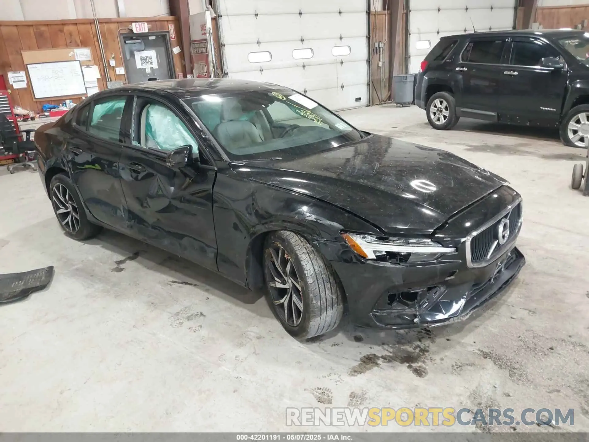 1 Photograph of a damaged car 7JRA22TK2LG037409 VOLVO S60 2020