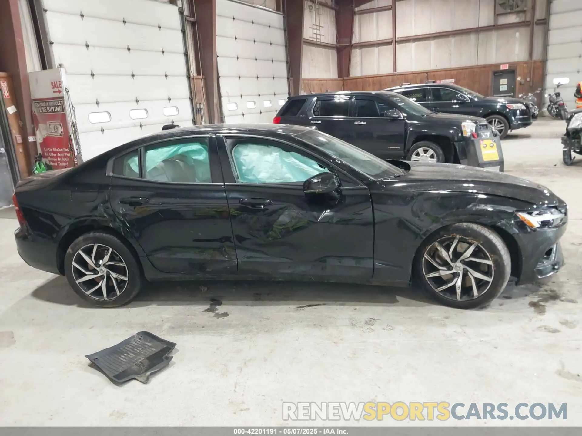 13 Photograph of a damaged car 7JRA22TK2LG037409 VOLVO S60 2020