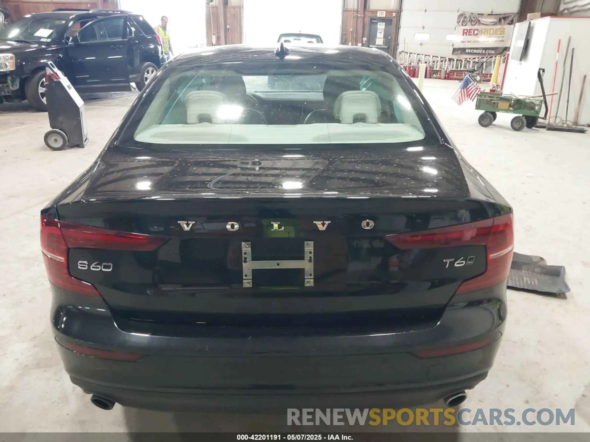 16 Photograph of a damaged car 7JRA22TK2LG037409 VOLVO S60 2020