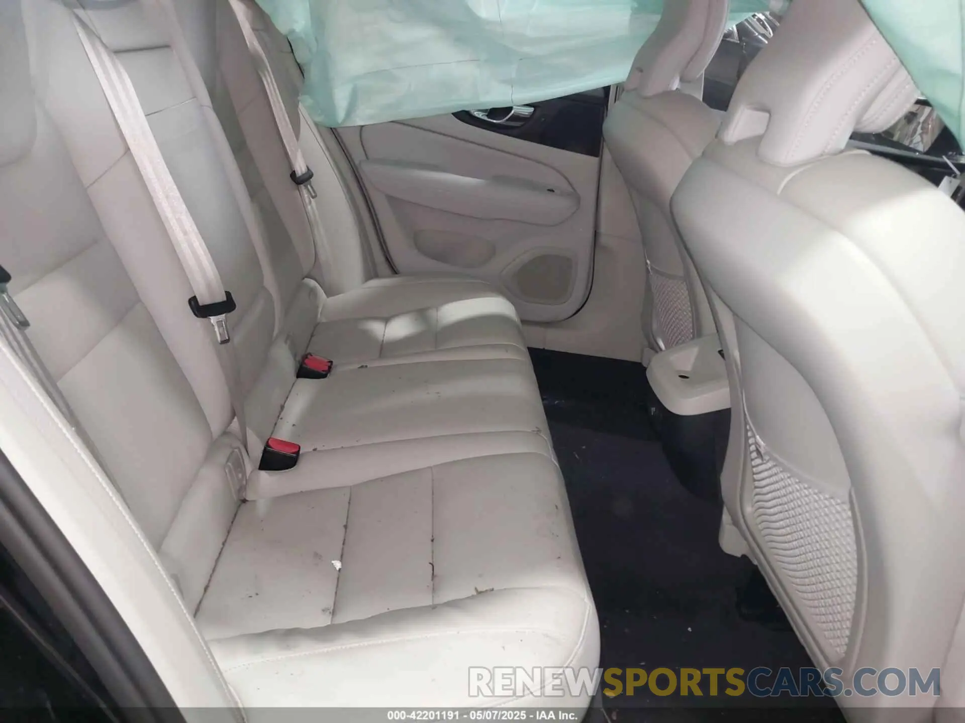 8 Photograph of a damaged car 7JRA22TK2LG037409 VOLVO S60 2020