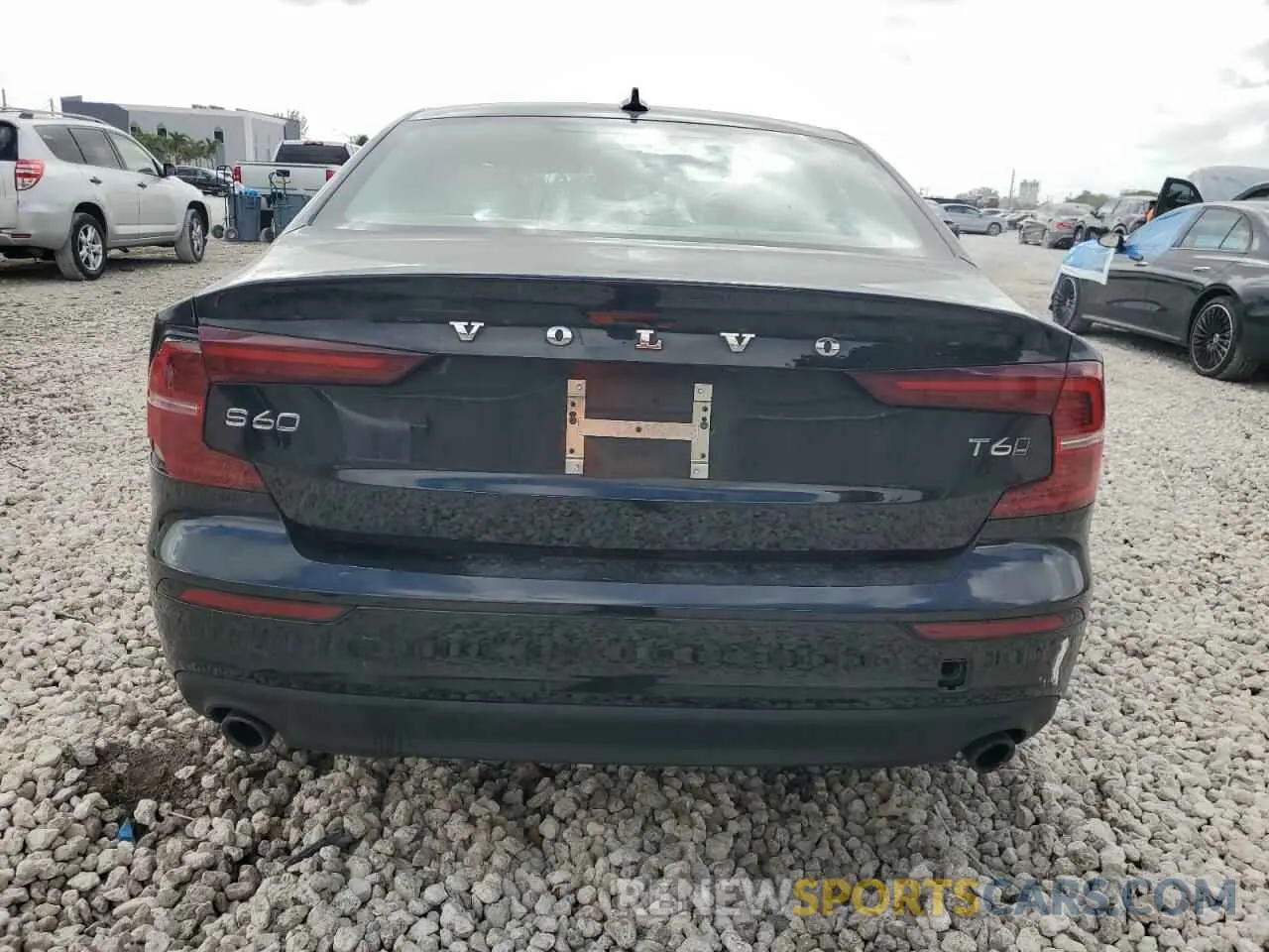 6 Photograph of a damaged car 7JRA22TK2LG063928 VOLVO S60 2020
