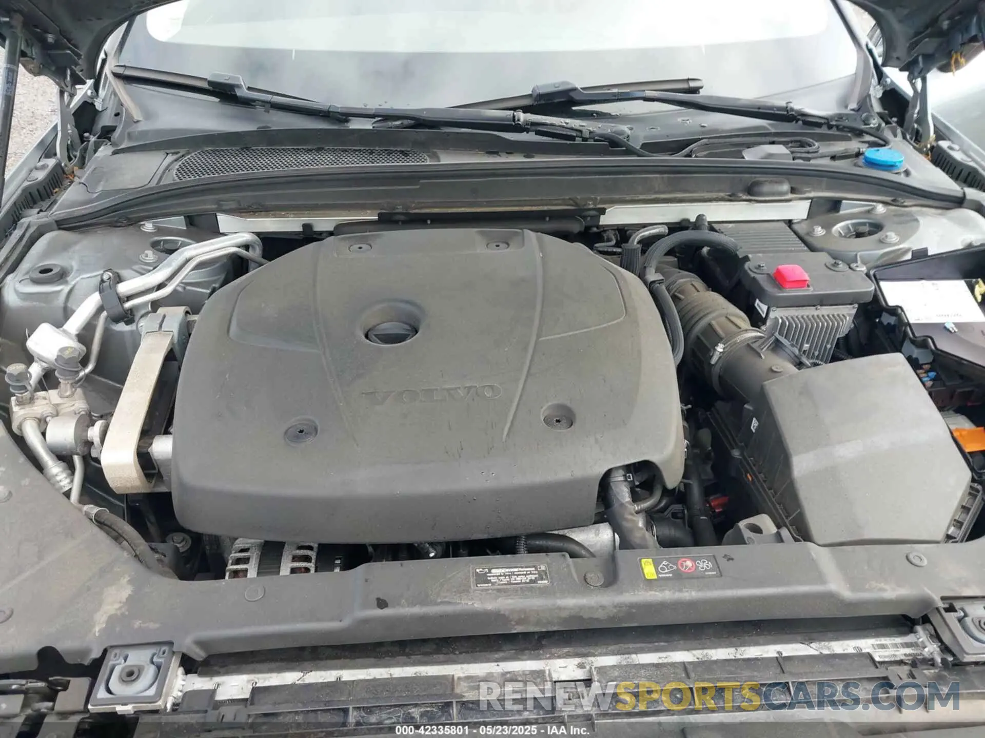 10 Photograph of a damaged car 7JRA22TK2LG065825 VOLVO S60 2020
