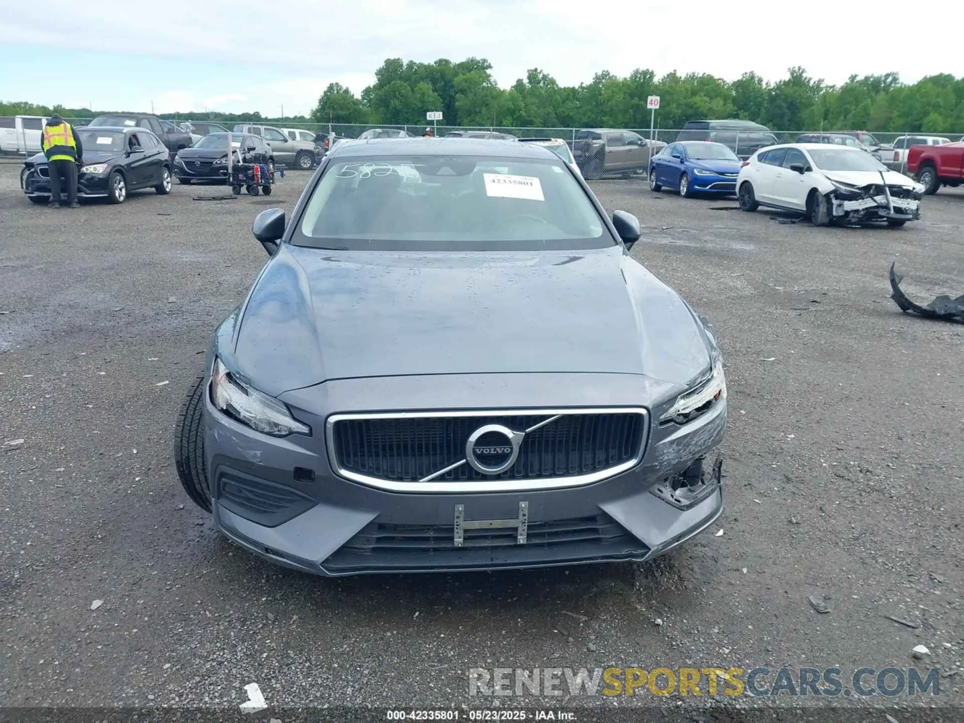 11 Photograph of a damaged car 7JRA22TK2LG065825 VOLVO S60 2020