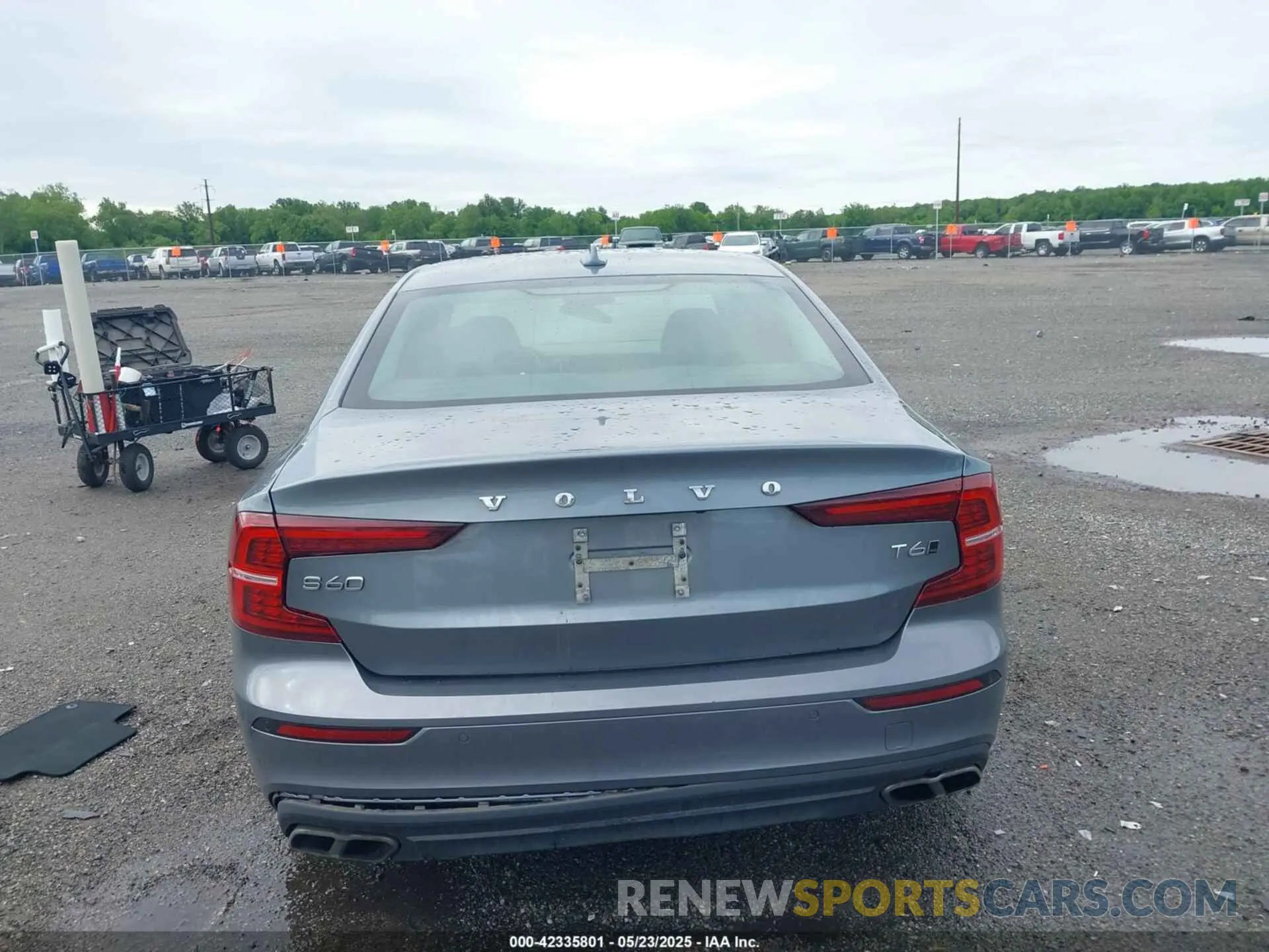 15 Photograph of a damaged car 7JRA22TK2LG065825 VOLVO S60 2020