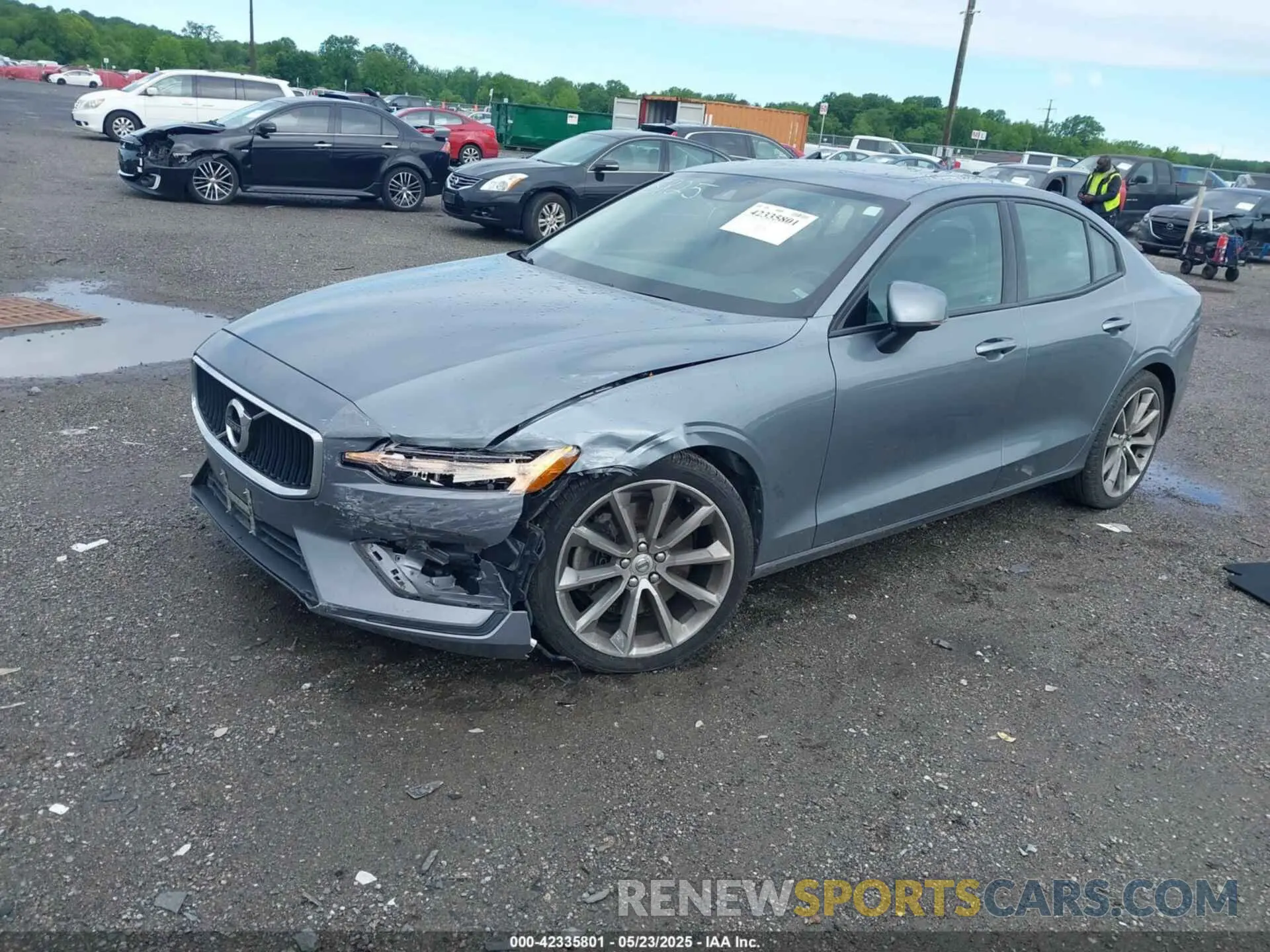 2 Photograph of a damaged car 7JRA22TK2LG065825 VOLVO S60 2020