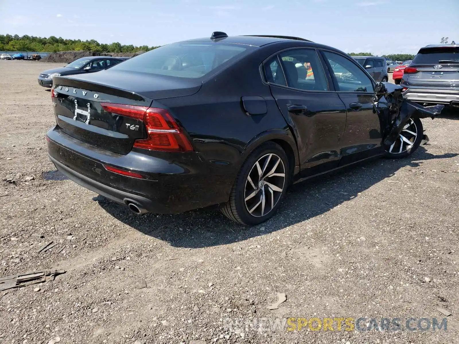 4 Photograph of a damaged car 7JRA22TK2LG071611 VOLVO S60 2020