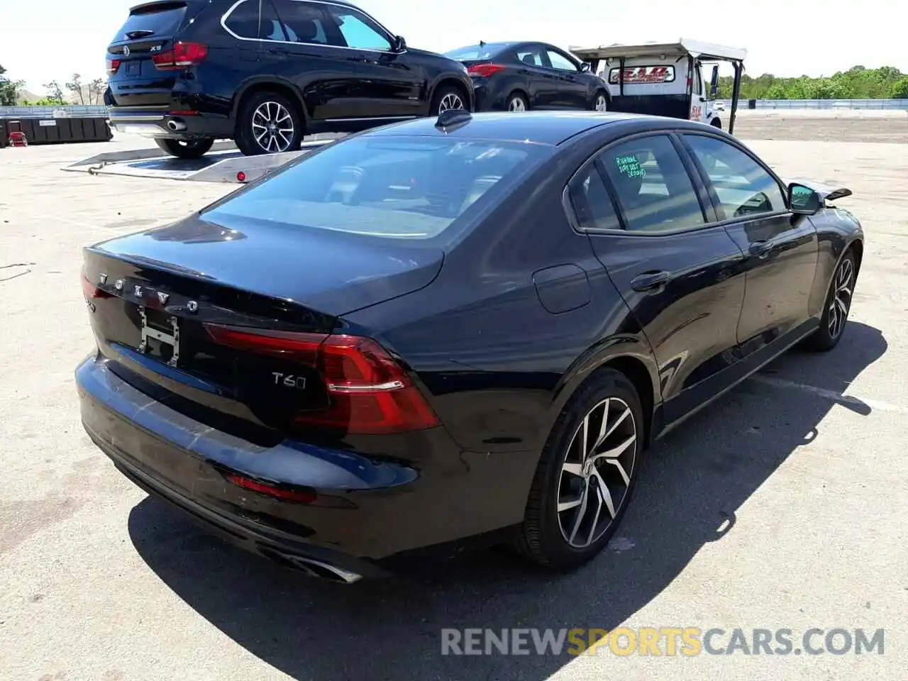 4 Photograph of a damaged car 7JRA22TK3LG057829 VOLVO S60 2020