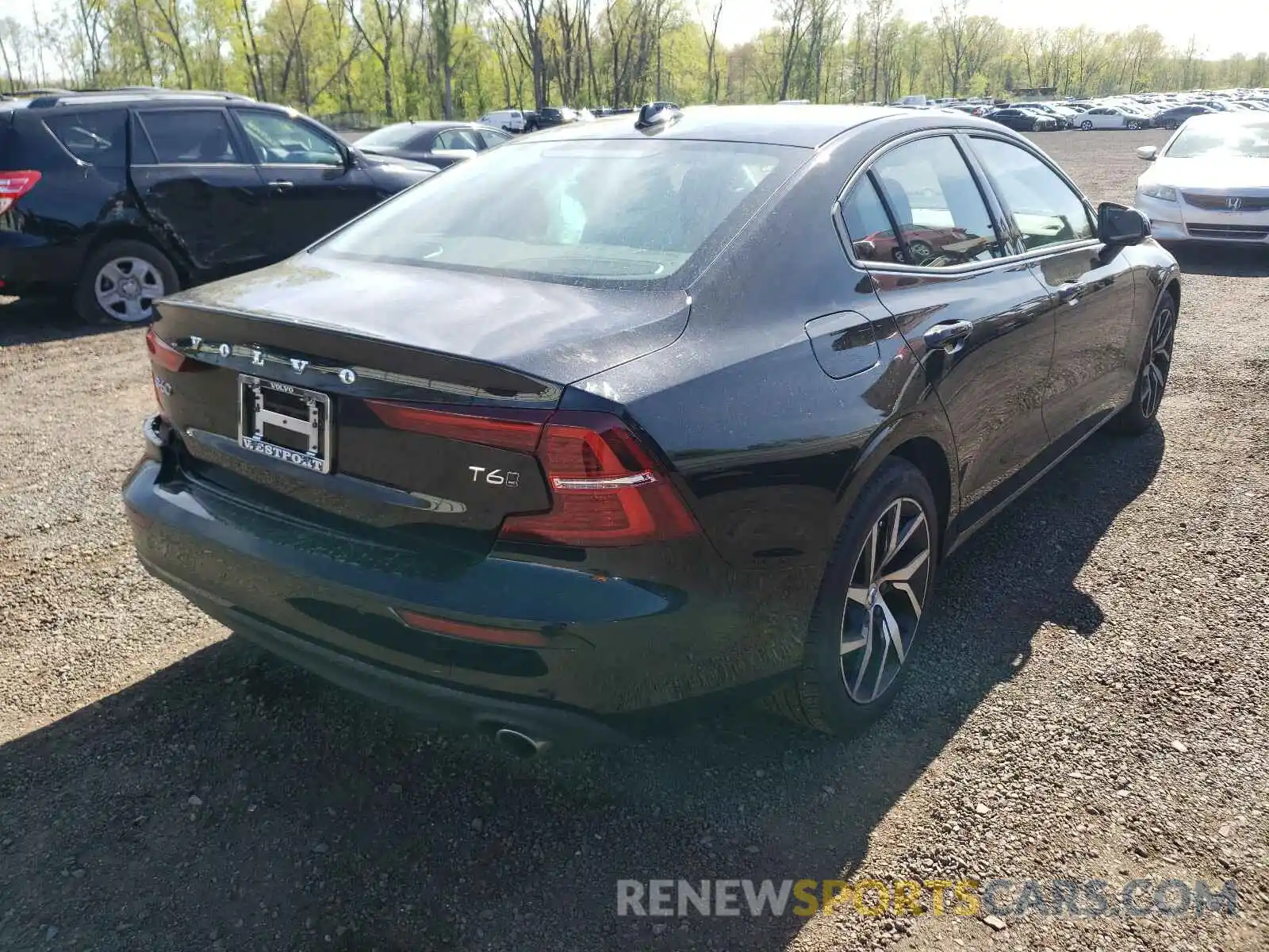 4 Photograph of a damaged car 7JRA22TK3LG063856 VOLVO S60 2020