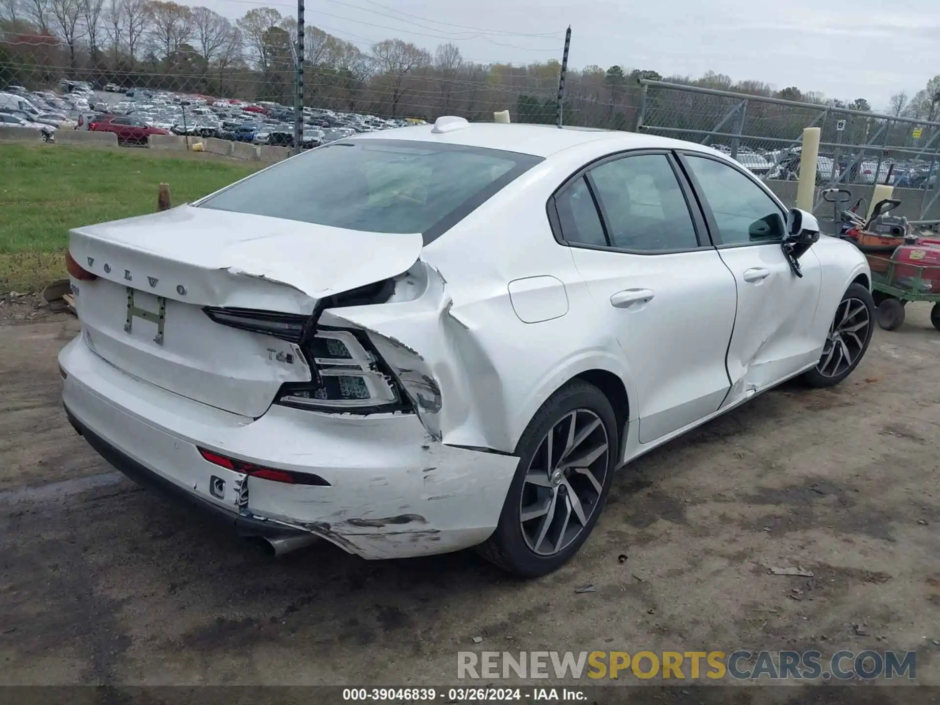 4 Photograph of a damaged car 7JRA22TK4LG048136 VOLVO S60 2020