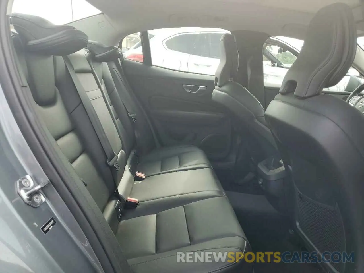 10 Photograph of a damaged car 7JRA22TK4LG065552 VOLVO S60 2020