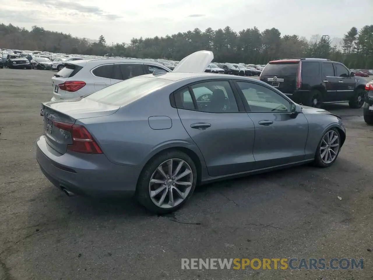 3 Photograph of a damaged car 7JRA22TK4LG065552 VOLVO S60 2020