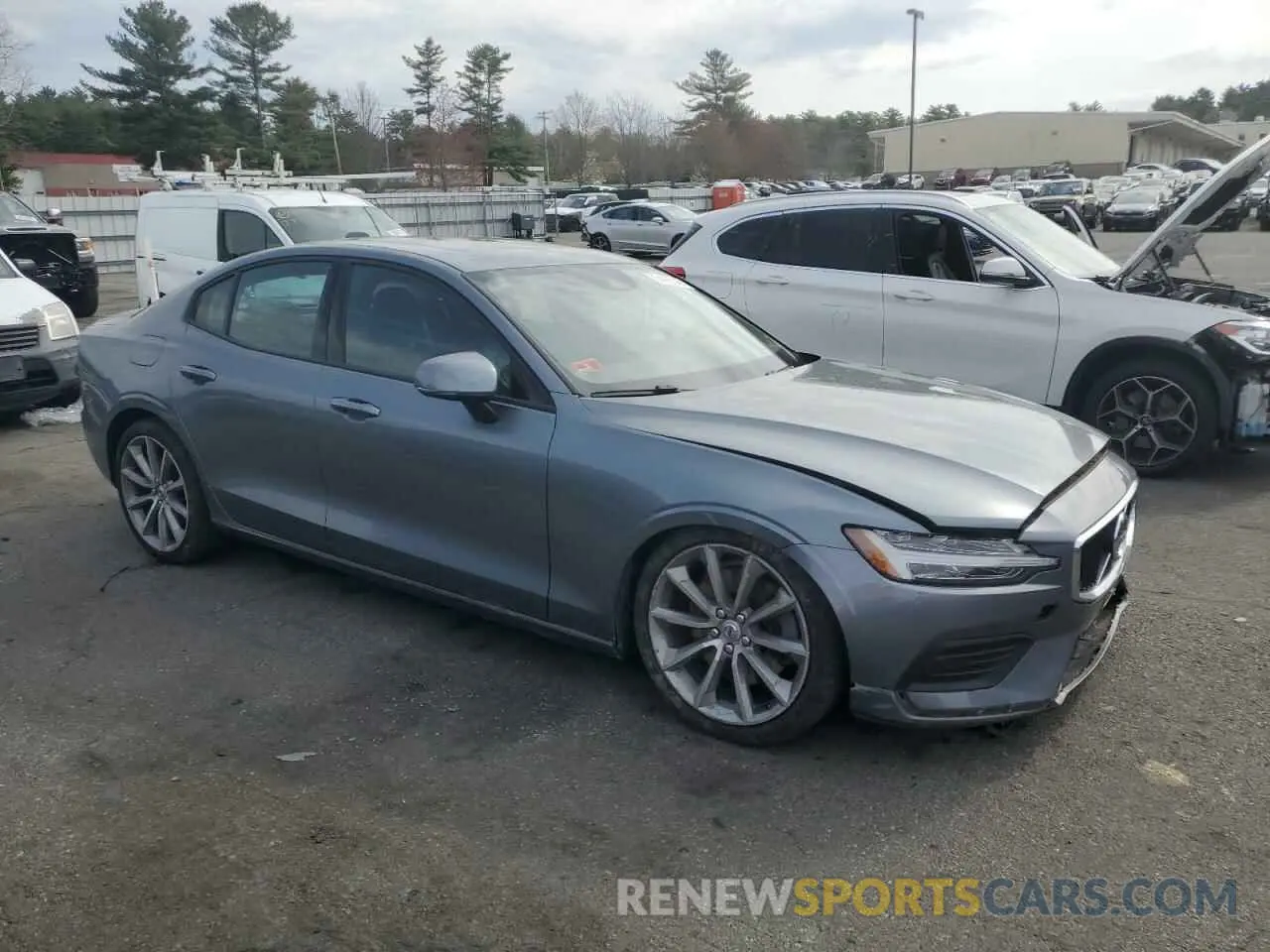 4 Photograph of a damaged car 7JRA22TK4LG065552 VOLVO S60 2020