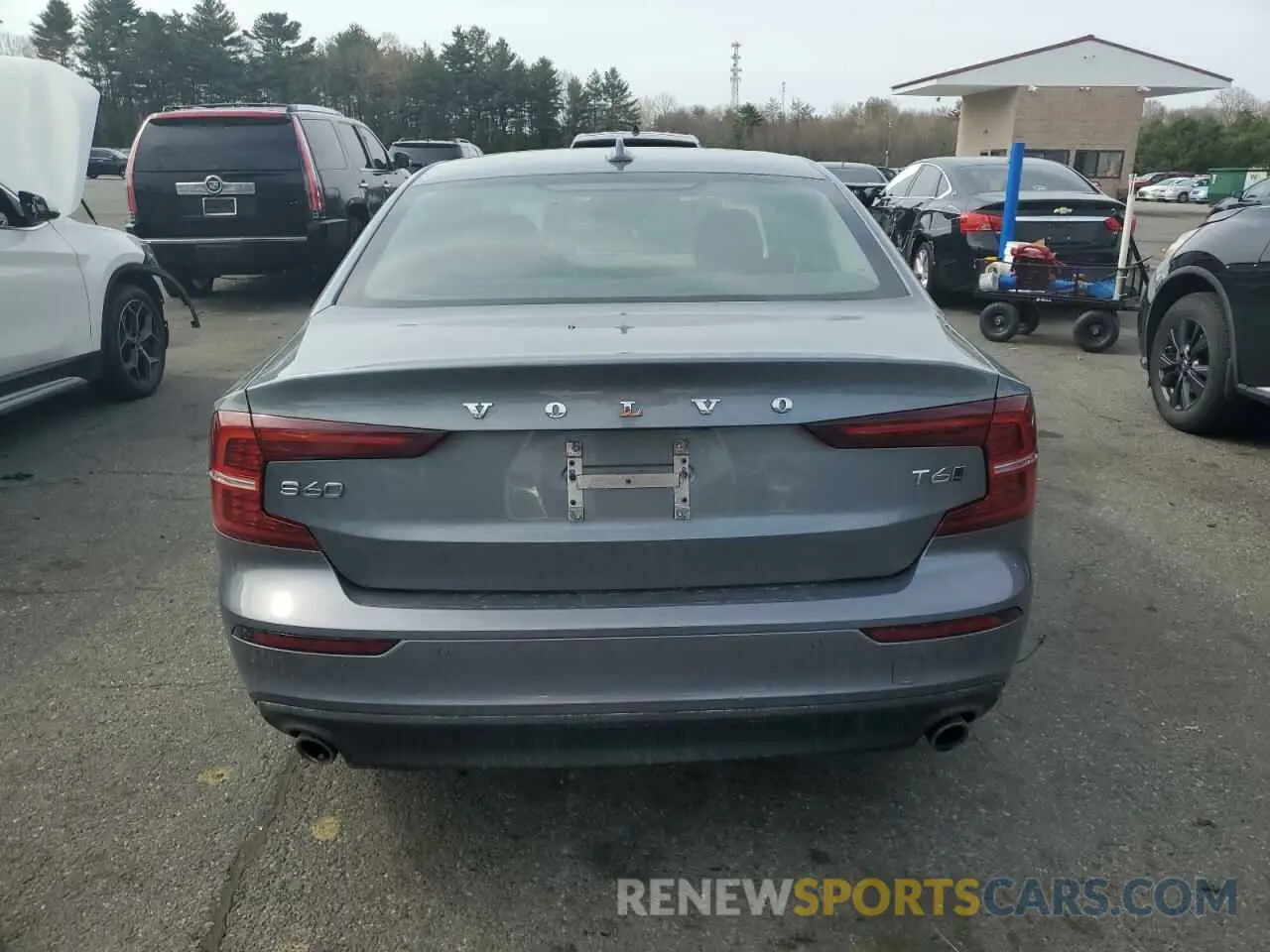 6 Photograph of a damaged car 7JRA22TK4LG065552 VOLVO S60 2020