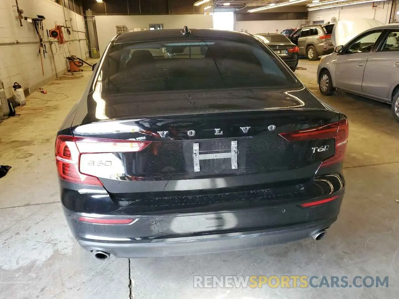 6 Photograph of a damaged car 7JRA22TK4LG065874 VOLVO S60 2020