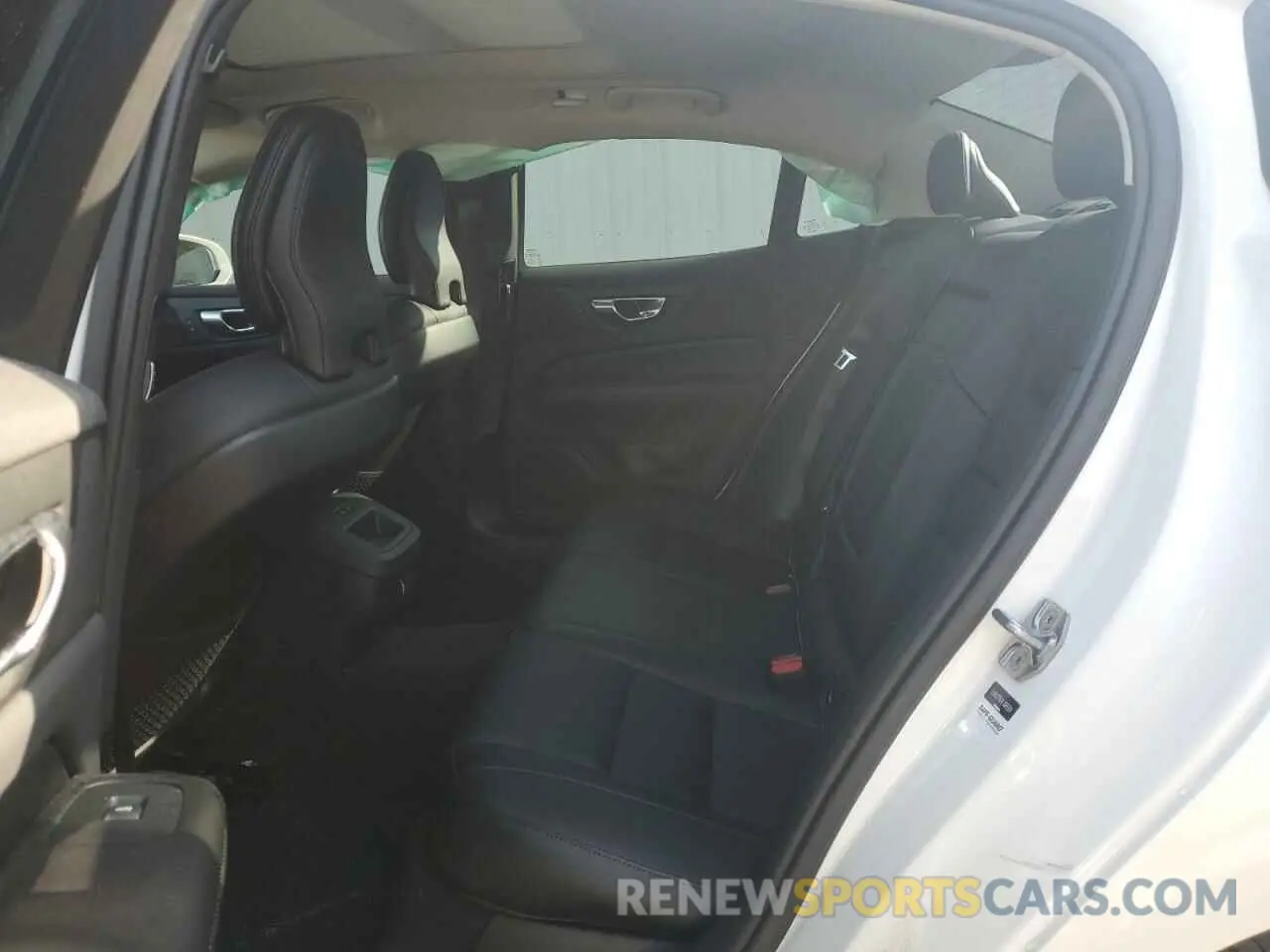 10 Photograph of a damaged car 7JRA22TK4LG065924 VOLVO S60 2020