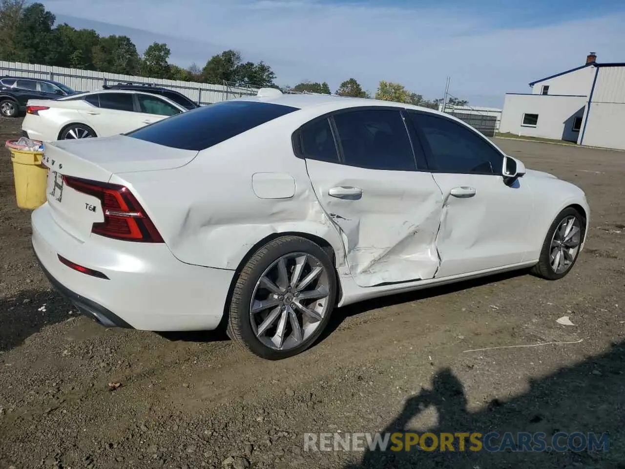 3 Photograph of a damaged car 7JRA22TK4LG065924 VOLVO S60 2020