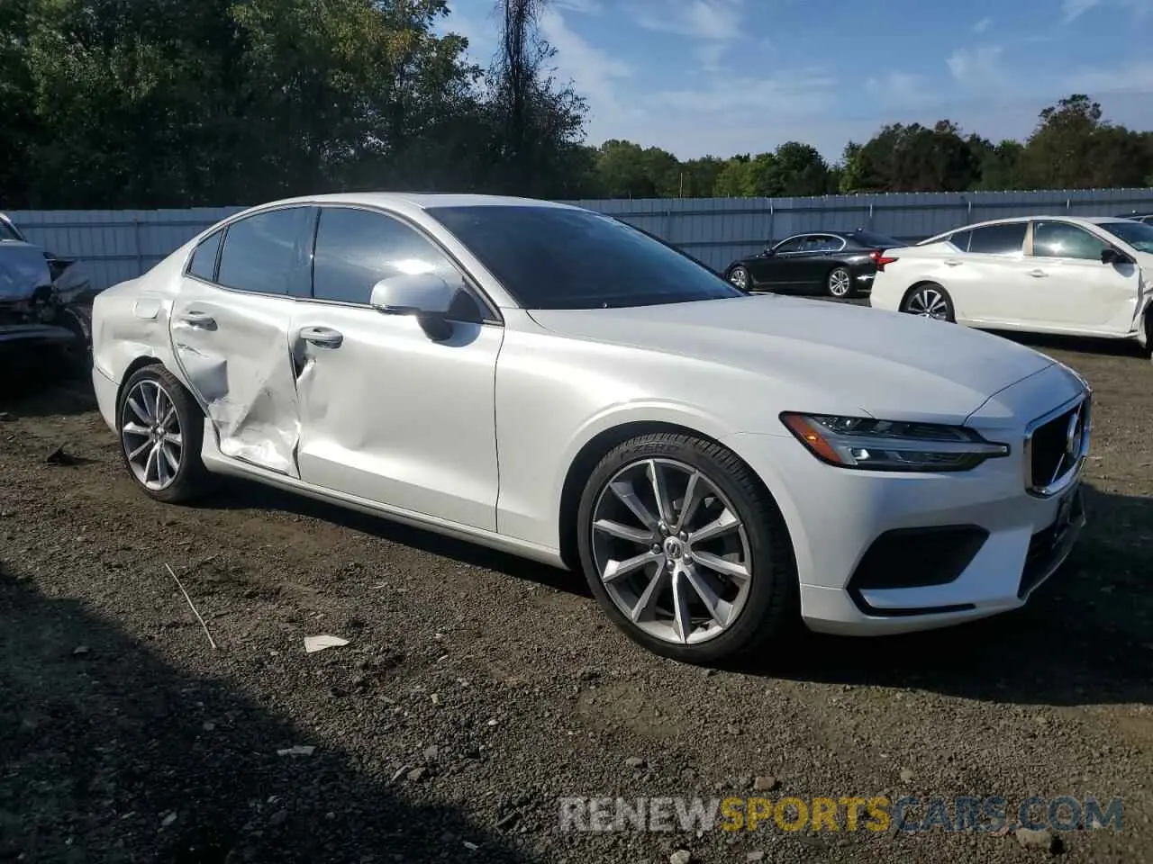 4 Photograph of a damaged car 7JRA22TK4LG065924 VOLVO S60 2020