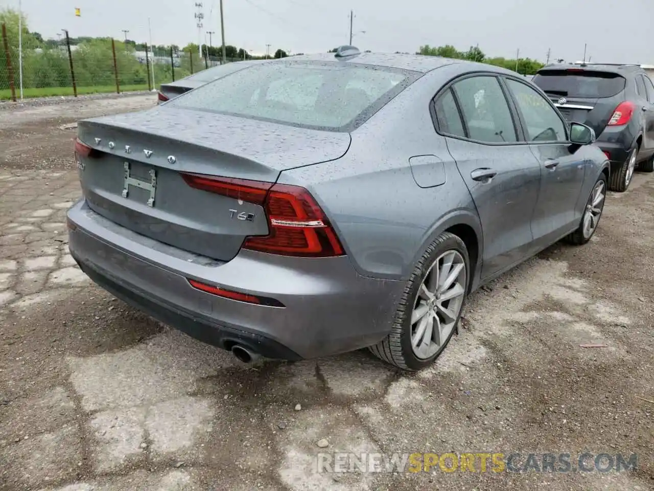 4 Photograph of a damaged car 7JRA22TK5LG039137 VOLVO S60 2020