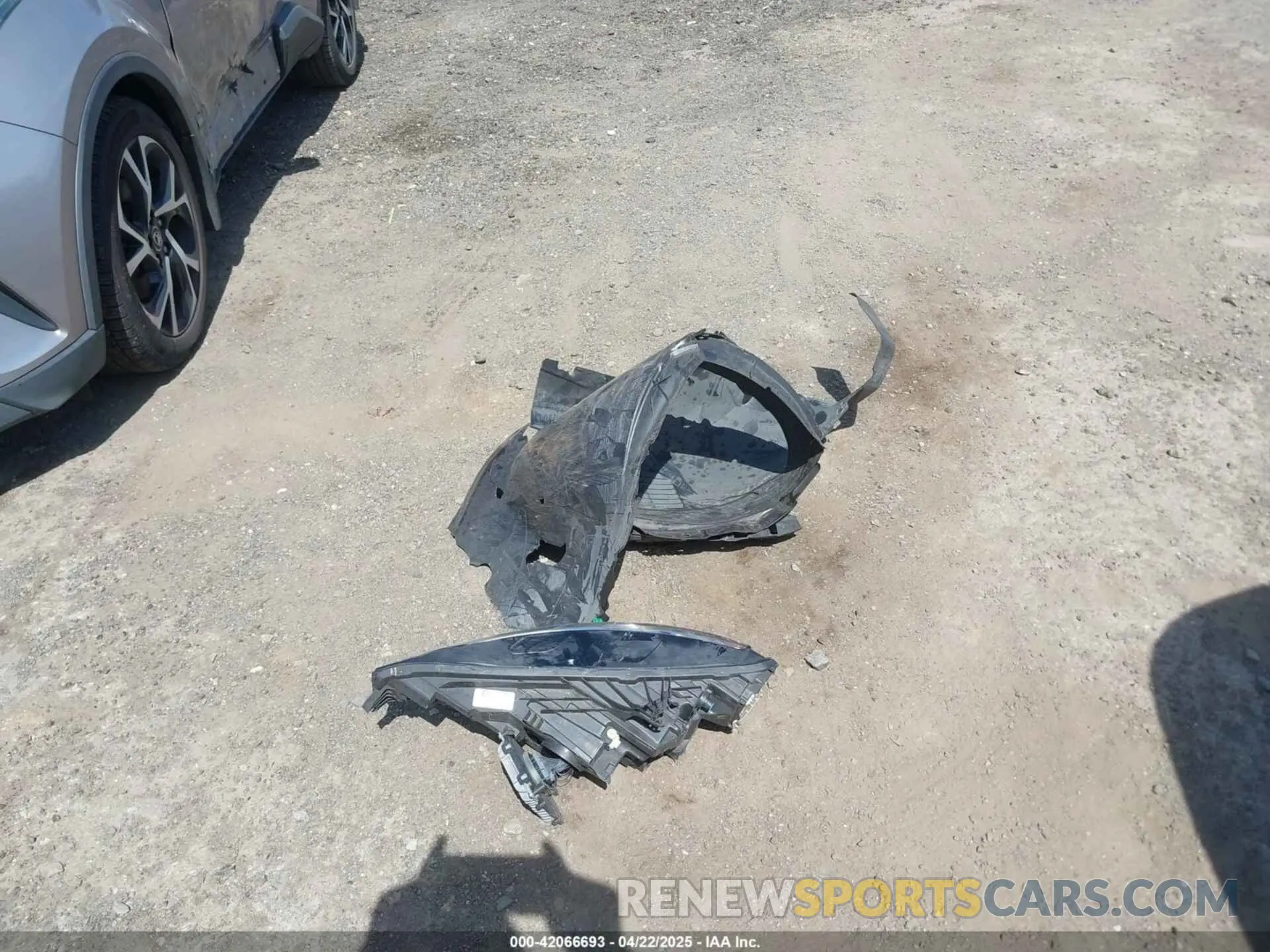 12 Photograph of a damaged car 7JRA22TK6LG057386 VOLVO S60 2020
