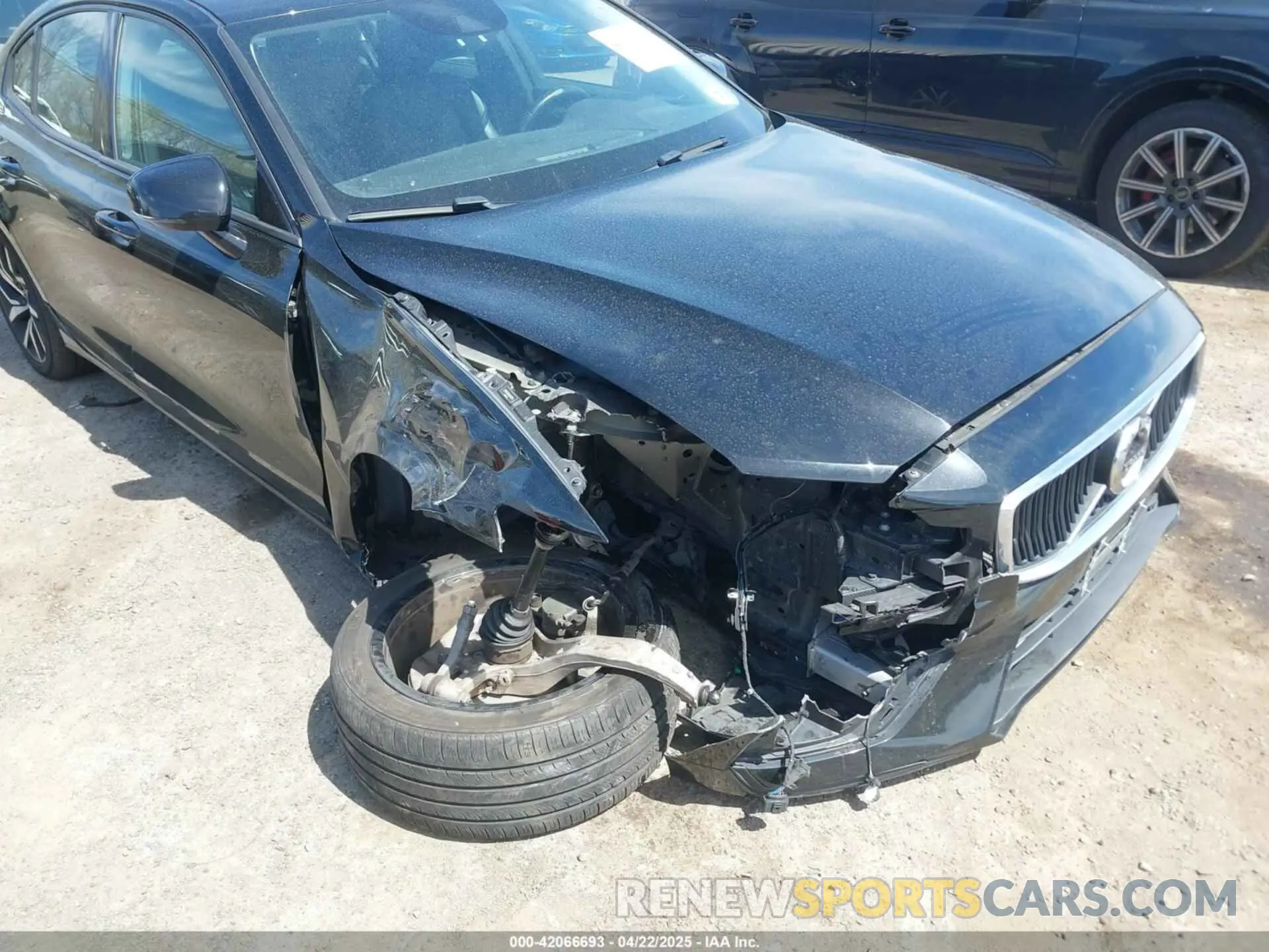 6 Photograph of a damaged car 7JRA22TK6LG057386 VOLVO S60 2020