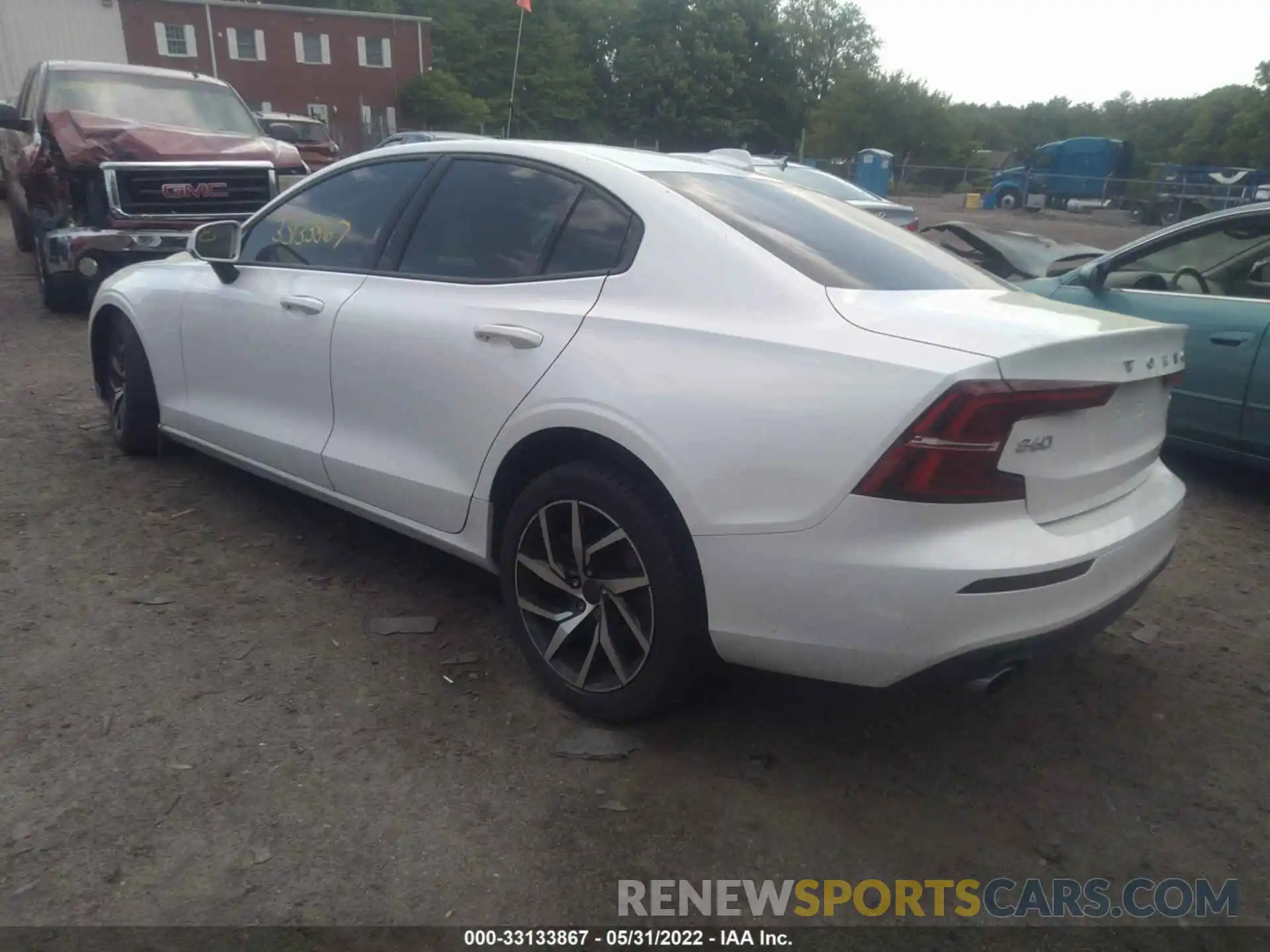 3 Photograph of a damaged car 7JRA22TK6LG063253 VOLVO S60 2020