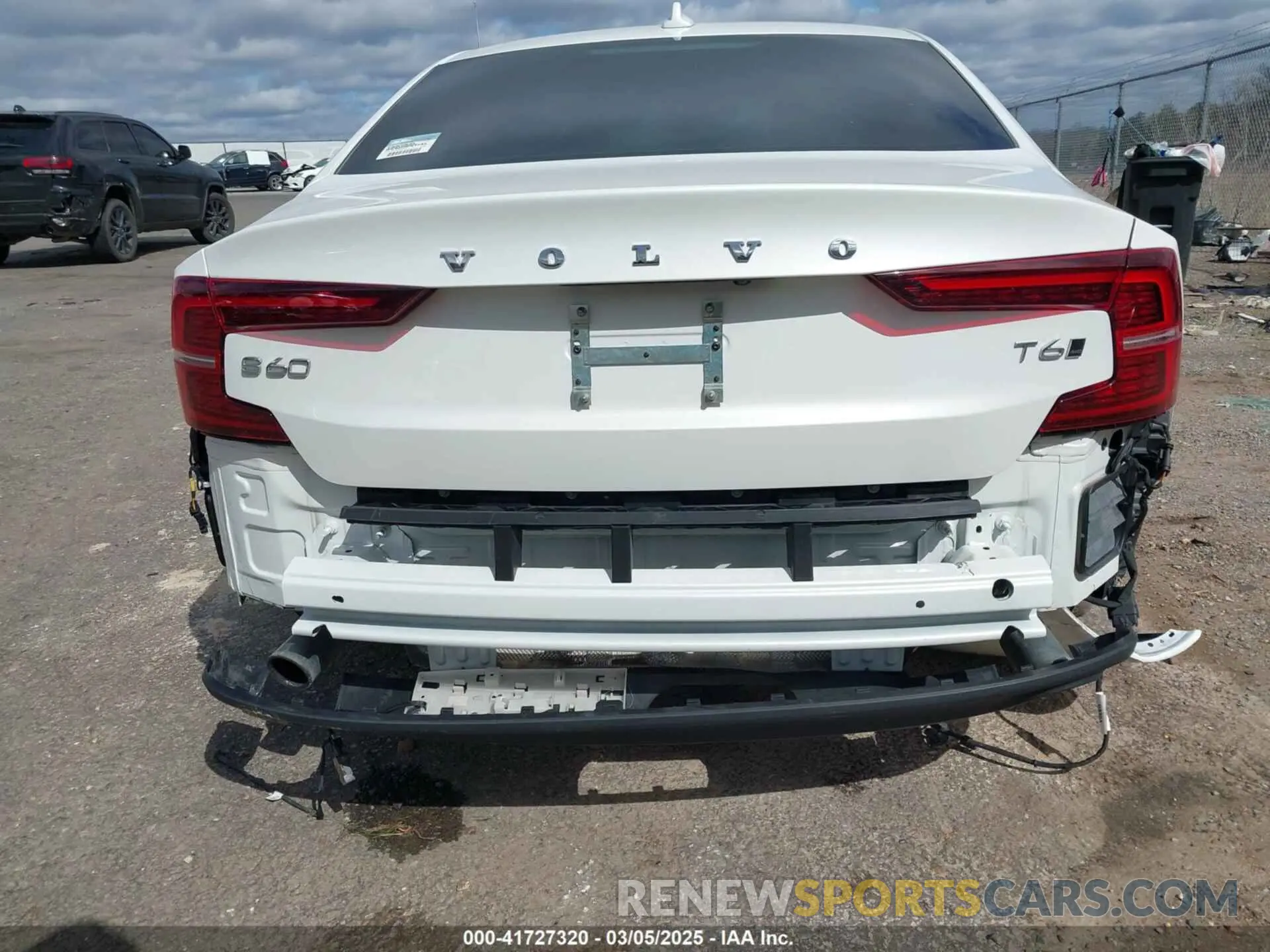 17 Photograph of a damaged car 7JRA22TK7LG057607 VOLVO S60 2020