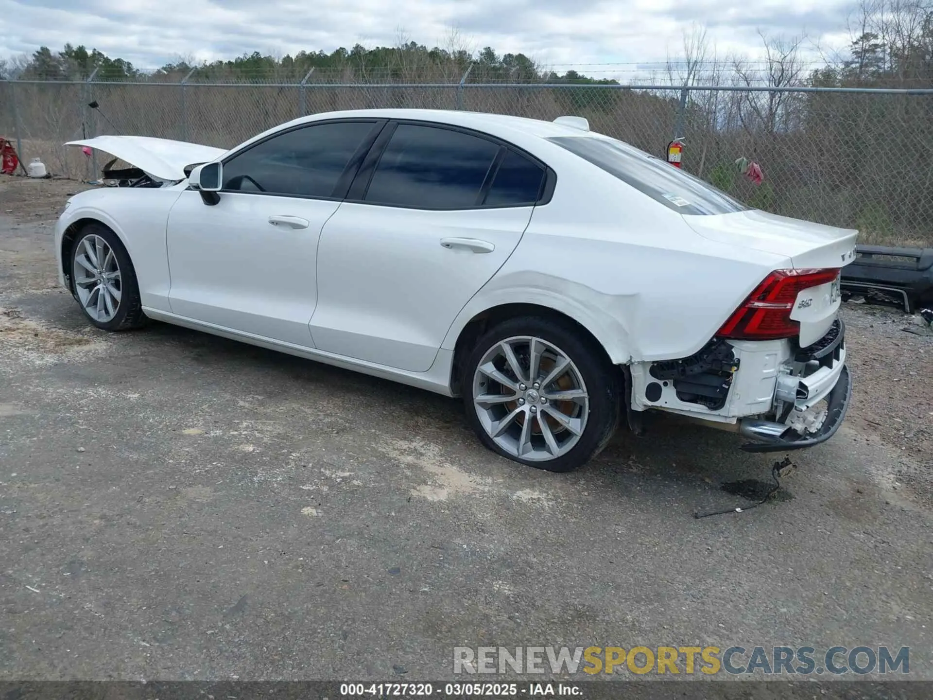 3 Photograph of a damaged car 7JRA22TK7LG057607 VOLVO S60 2020