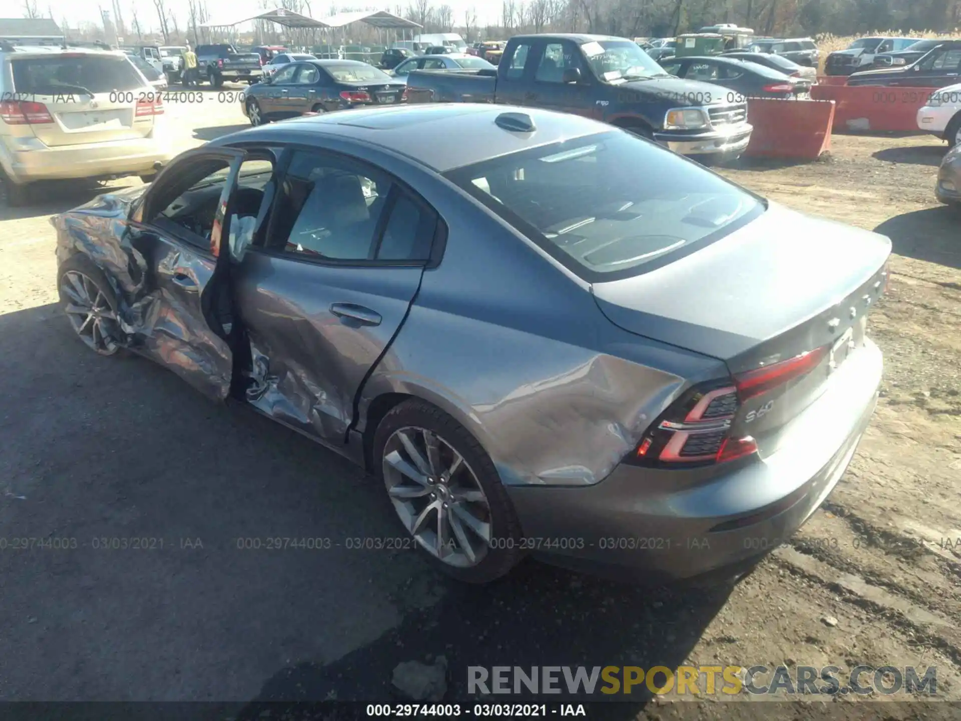 3 Photograph of a damaged car 7JRA22TK8LG036006 VOLVO S60 2020