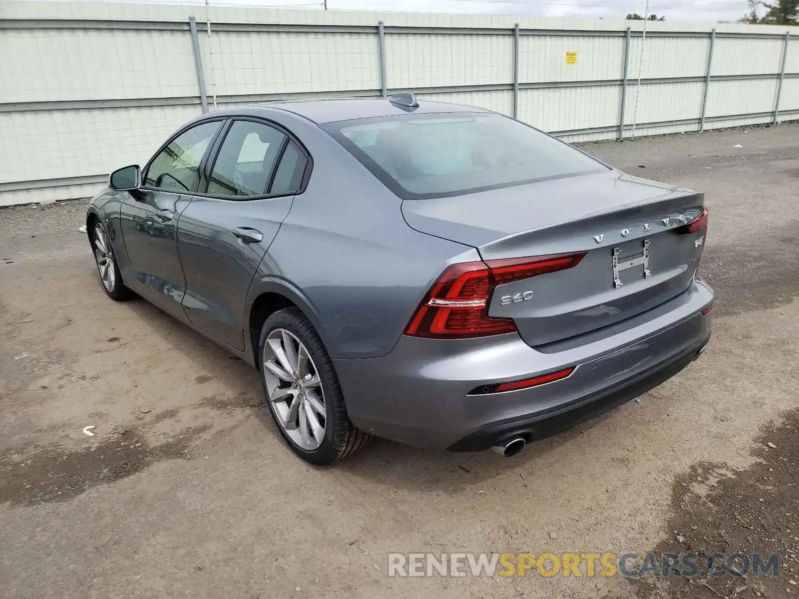 3 Photograph of a damaged car 7JRA22TK8LG041755 VOLVO S60 2020