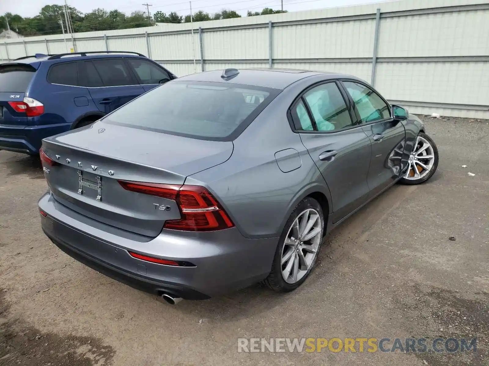 4 Photograph of a damaged car 7JRA22TK8LG041755 VOLVO S60 2020