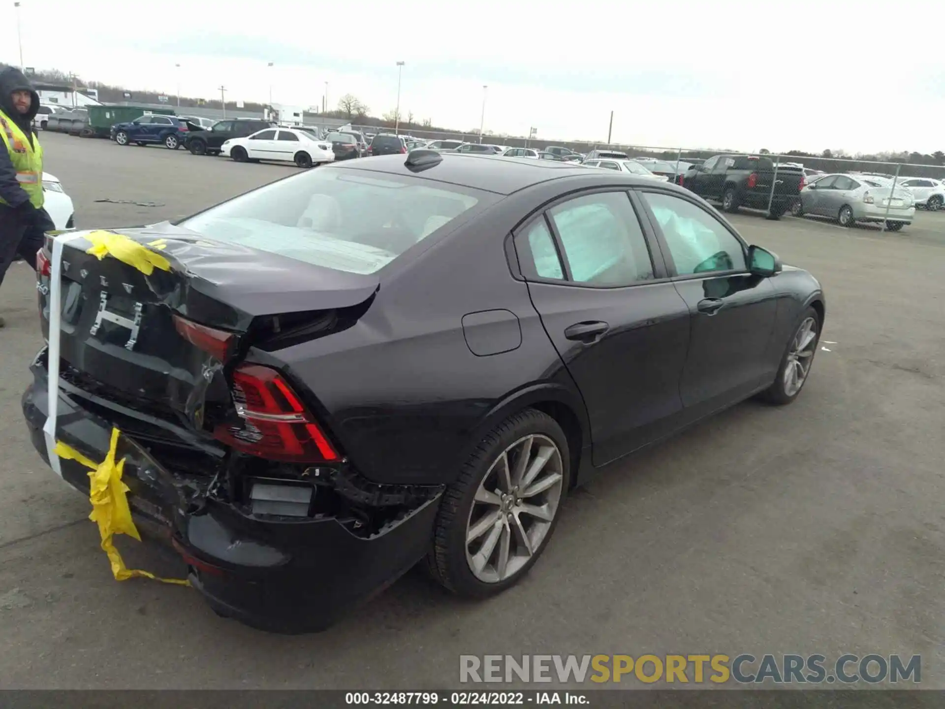 4 Photograph of a damaged car 7JRA22TK8LG048639 VOLVO S60 2020