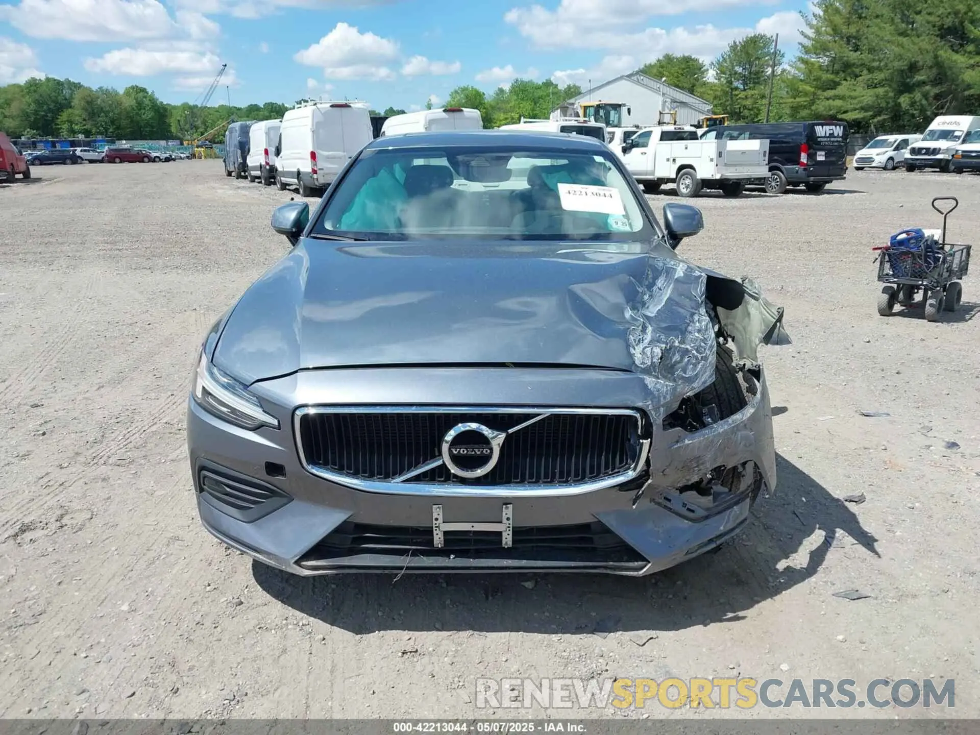 13 Photograph of a damaged car 7JRA22TK8LG063920 VOLVO S60 2020
